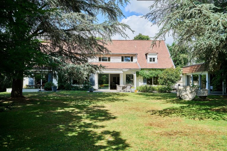 luxury house 9 Rooms for sale on MARCQ EN BAROEUL (59700)