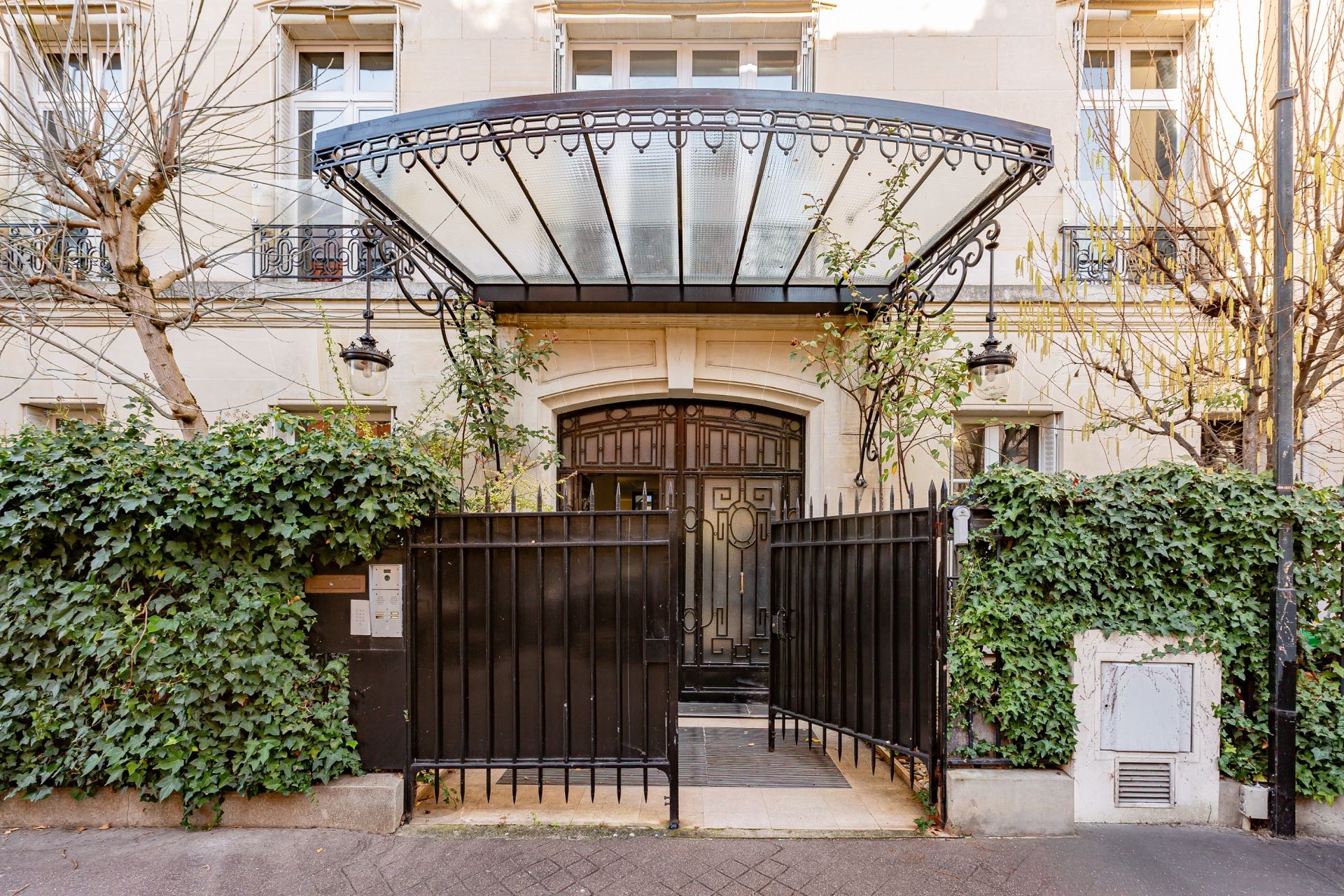 luxury house 11 Rooms for sale on NEUILLY SUR SEINE (92200)