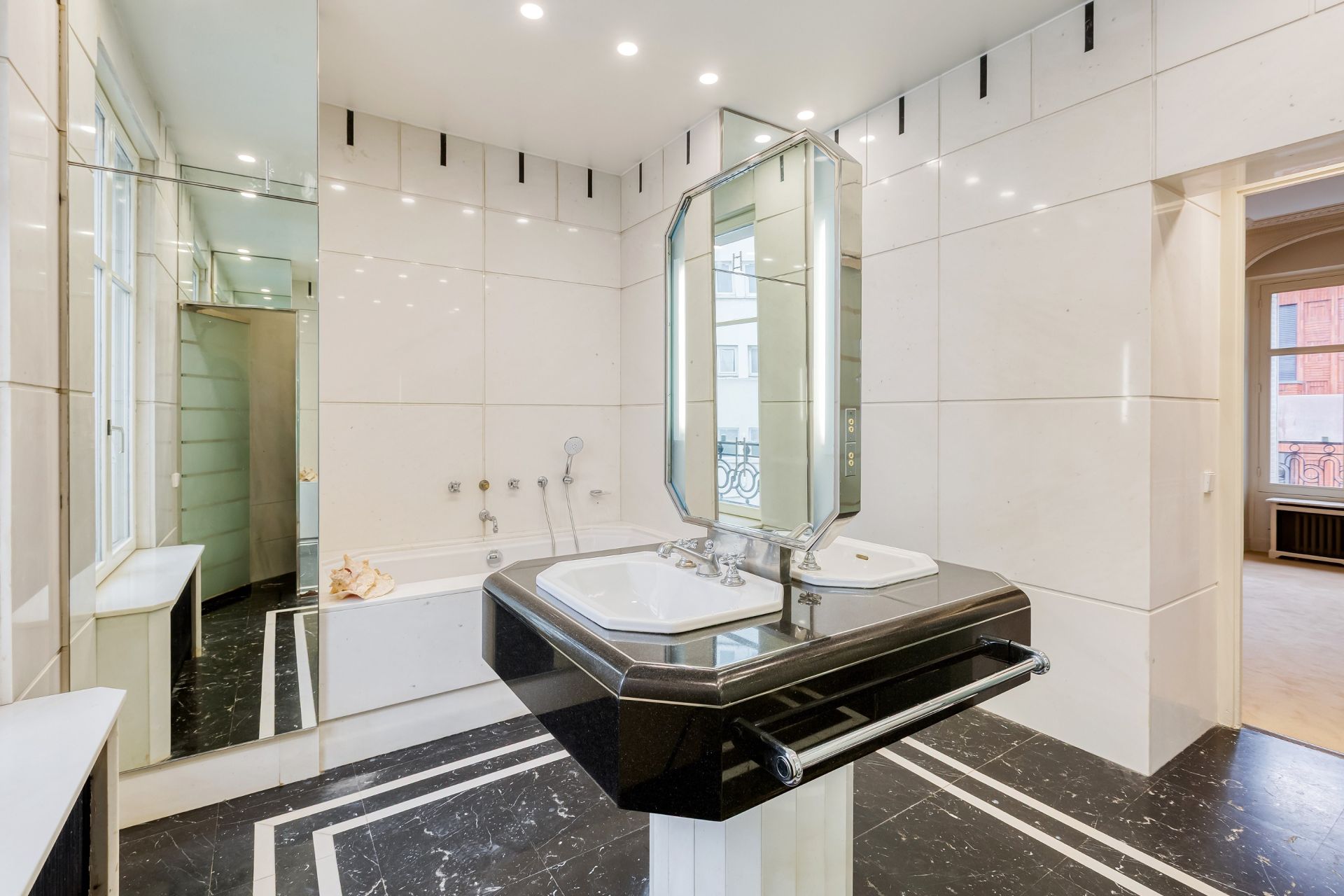 luxury house 11 Rooms for sale on NEUILLY SUR SEINE (92200)