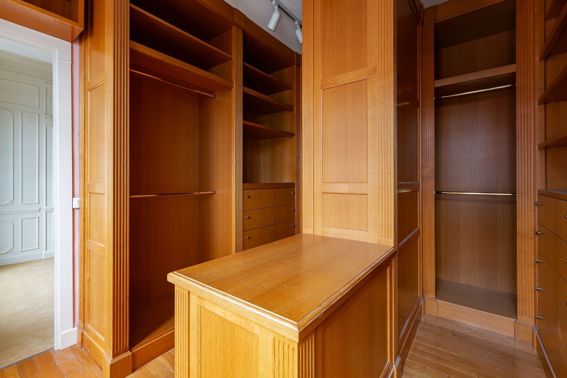 luxury house 11 Rooms for sale on NEUILLY SUR SEINE (92200)