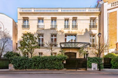 Sale Luxury house Neuilly-sur-Seine 11&nbsp;Rooms 1138&nbsp;m²