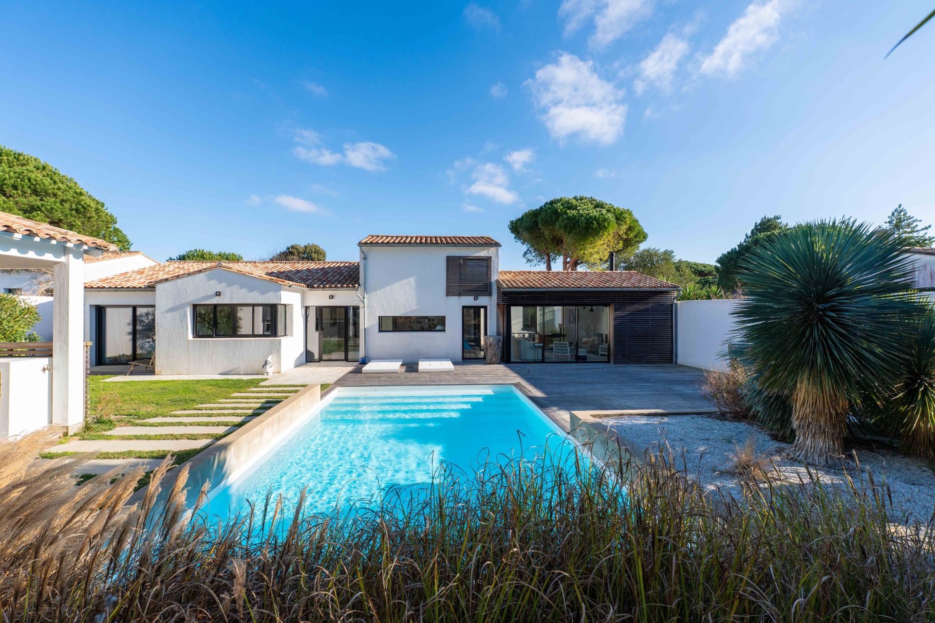 luxury house 9 Rooms for sale on LE BOIS PLAGE EN RE (17580)