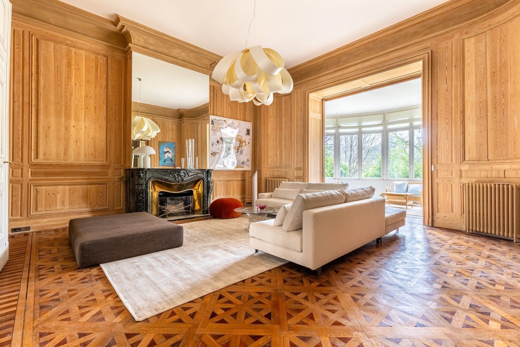 luxury apartment 8 Rooms for sale on BORDEAUX (33000)