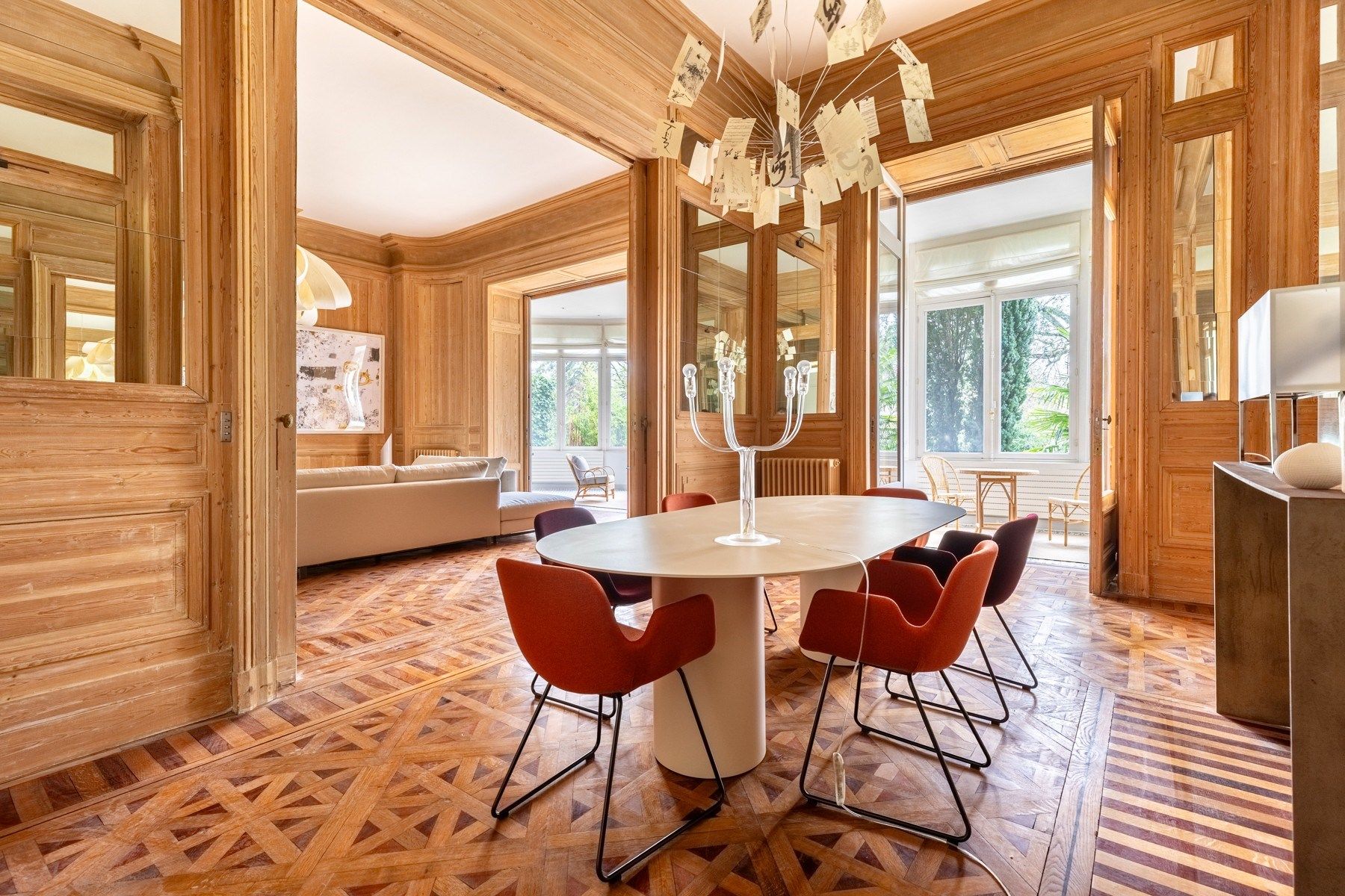 luxury apartment 8 Rooms for sale on BORDEAUX (33000)