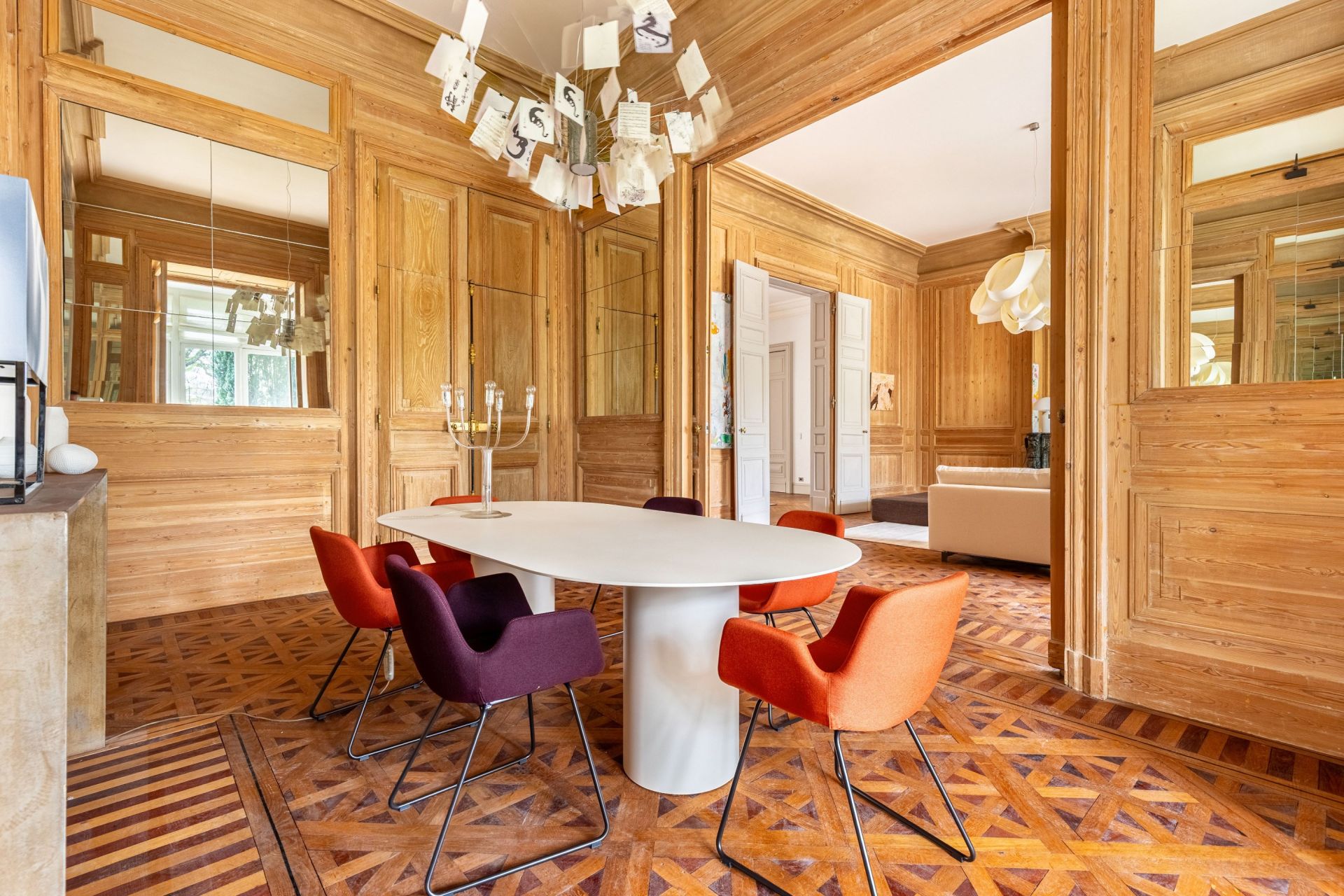luxury apartment 8 Rooms for sale on BORDEAUX (33000)
