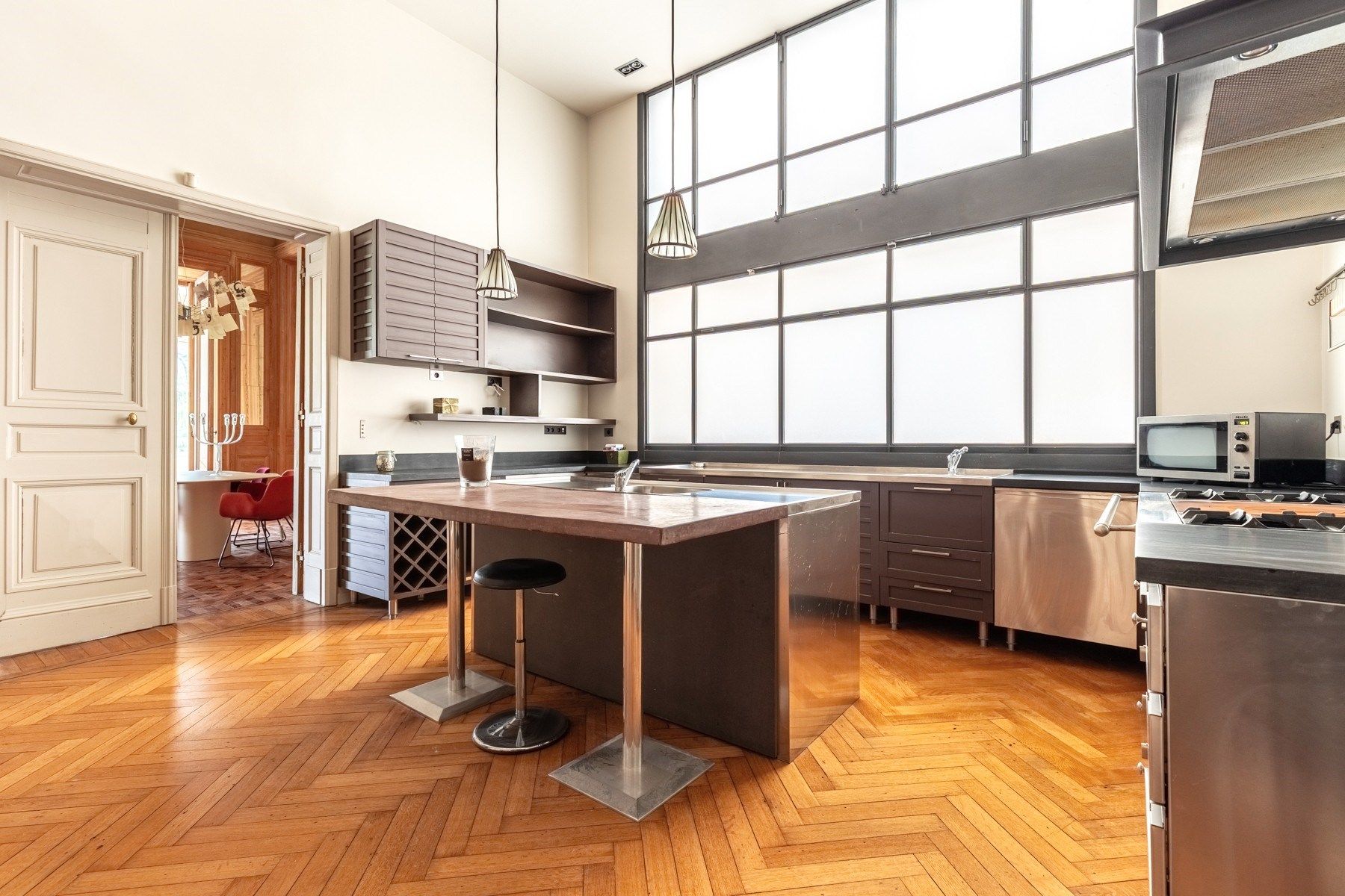 luxury apartment 8 Rooms for sale on BORDEAUX (33000)