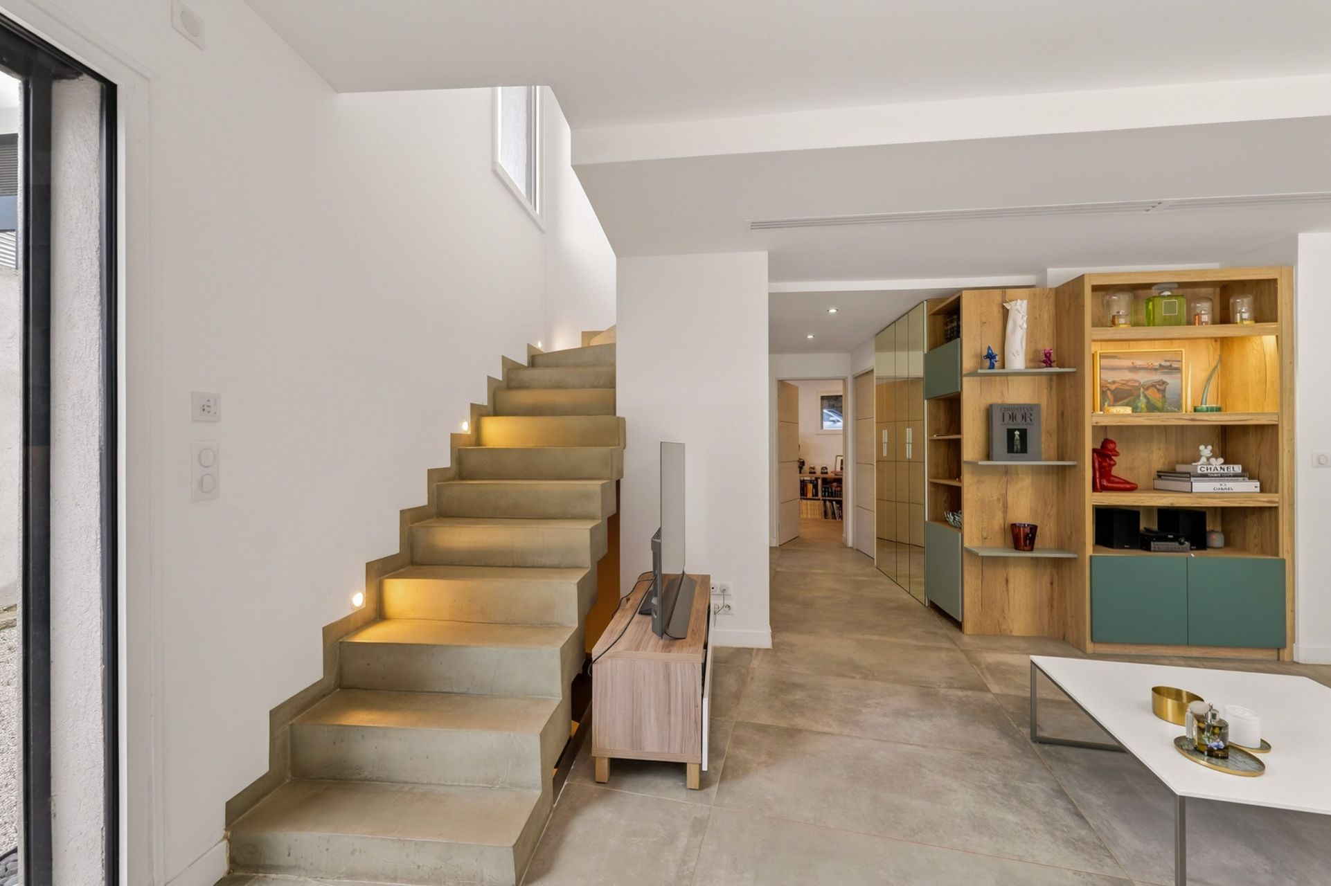 luxury house 6 Rooms for sale on MARSEILLE (13009)