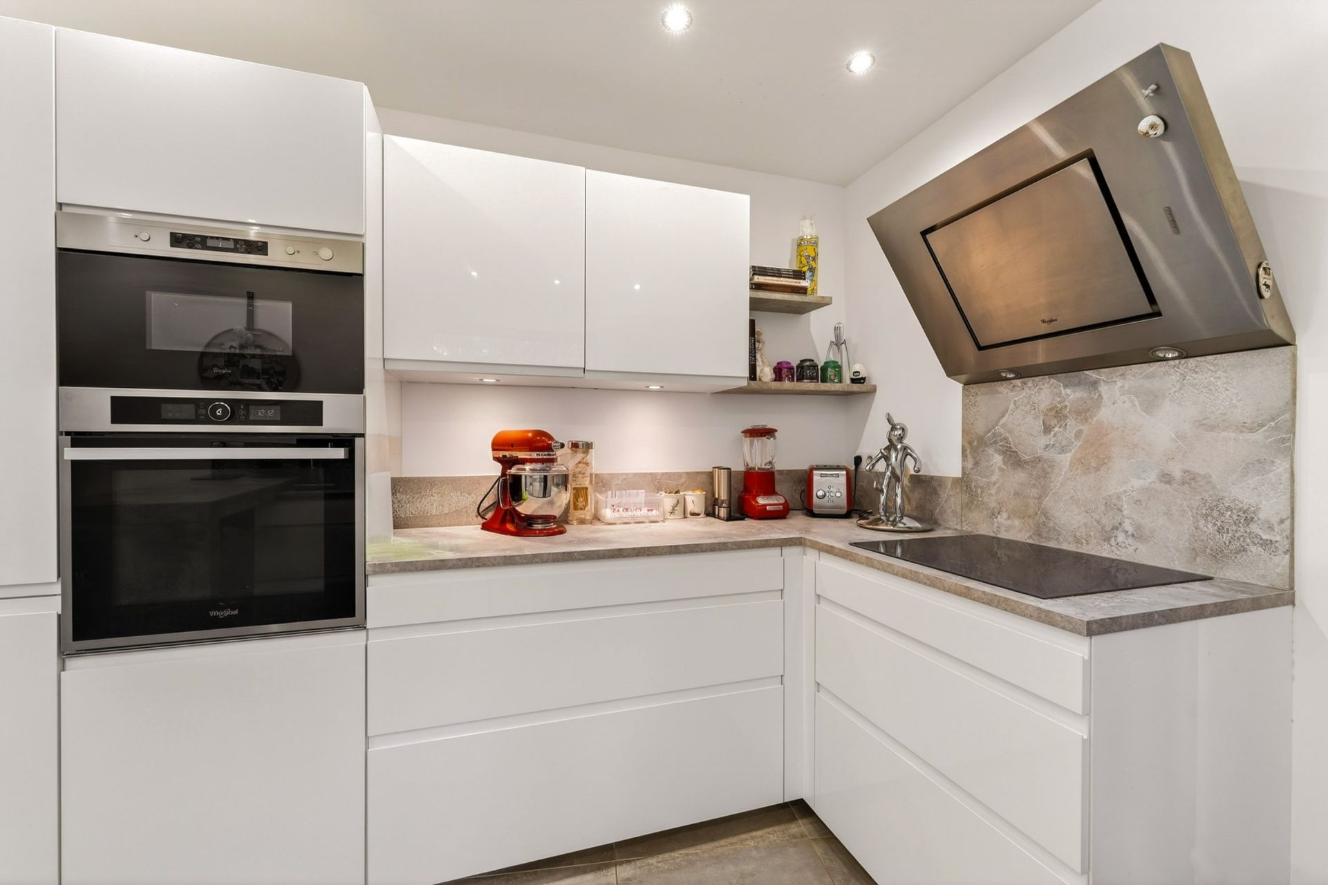 luxury house 6 Rooms for sale on MARSEILLE (13009)