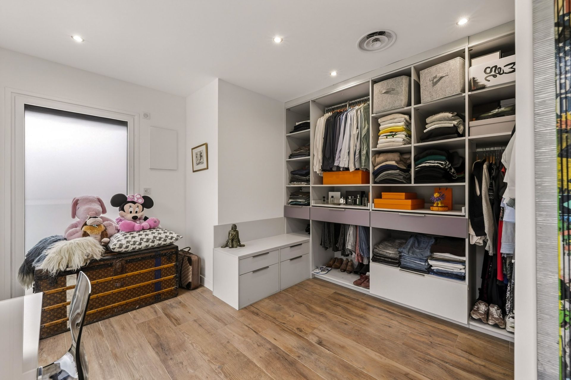luxury house 6 Rooms for sale on MARSEILLE (13009)