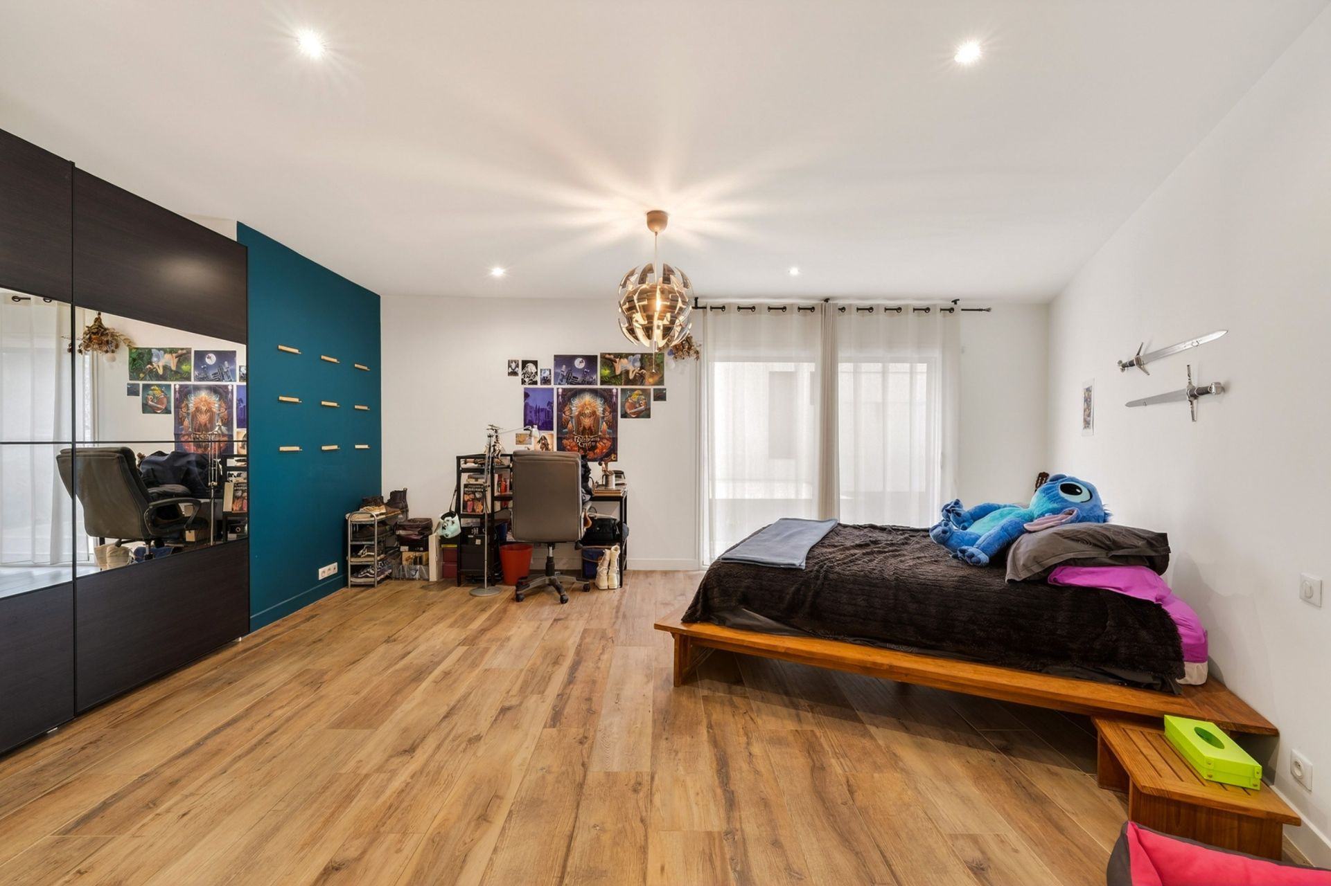 luxury house 6 Rooms for sale on MARSEILLE (13009)