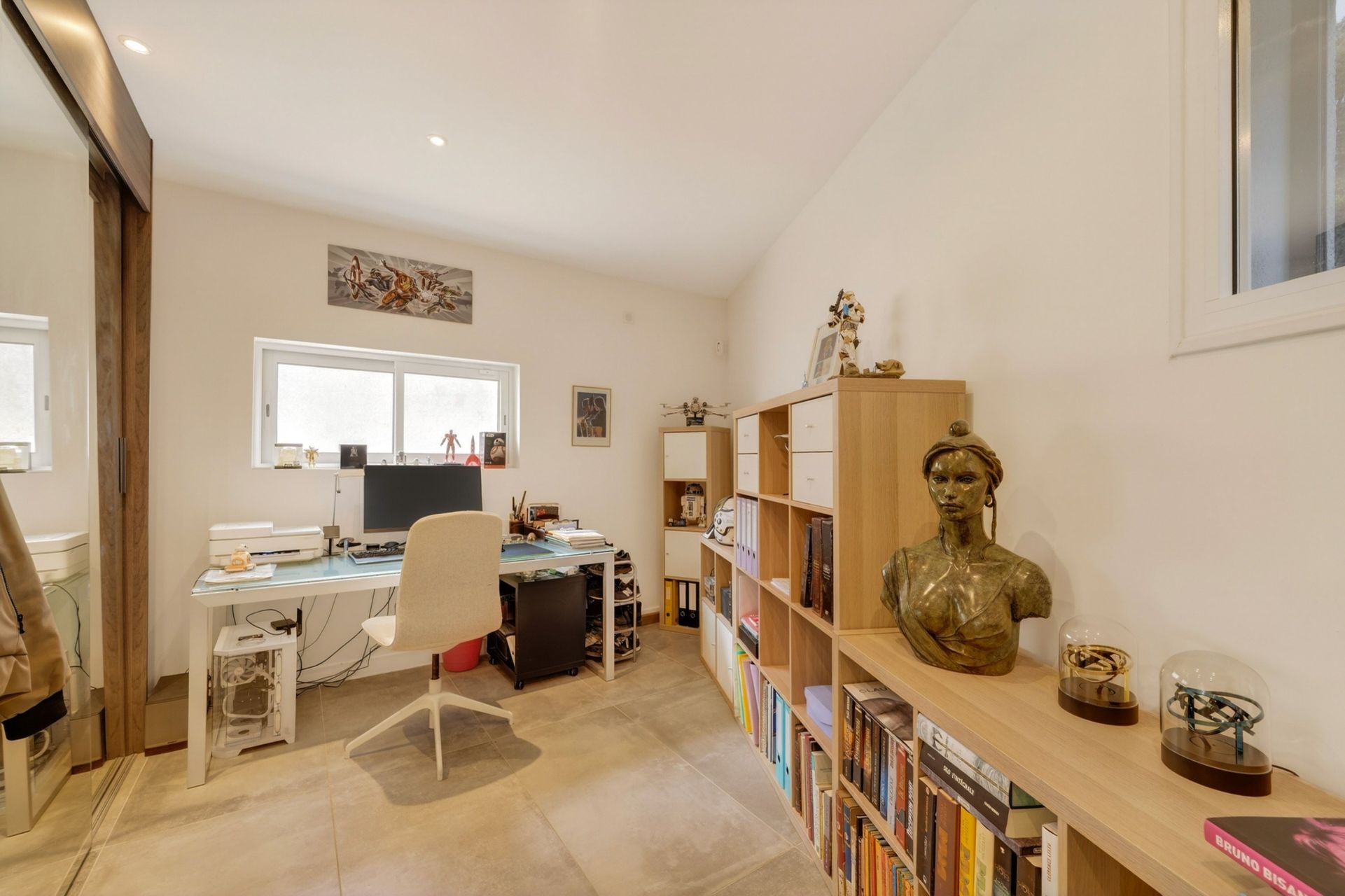 luxury house 6 Rooms for sale on MARSEILLE (13009)