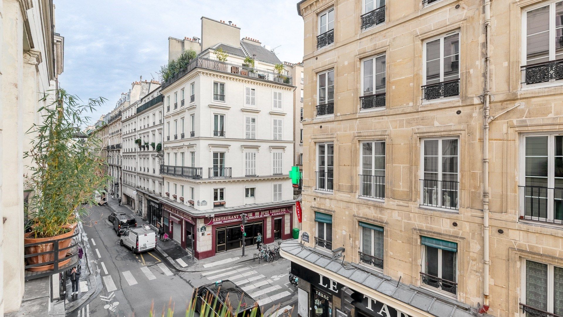 luxury apartment 6 Rooms for sale on PARIS (75009)