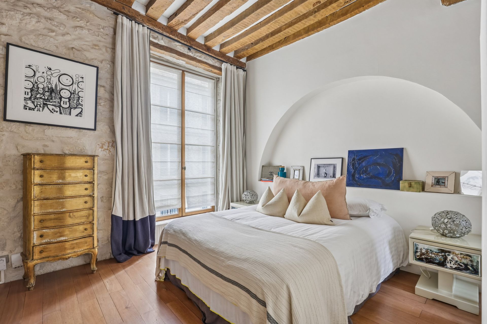 luxury apartment 2 Rooms for sale on PARIS (75003)
