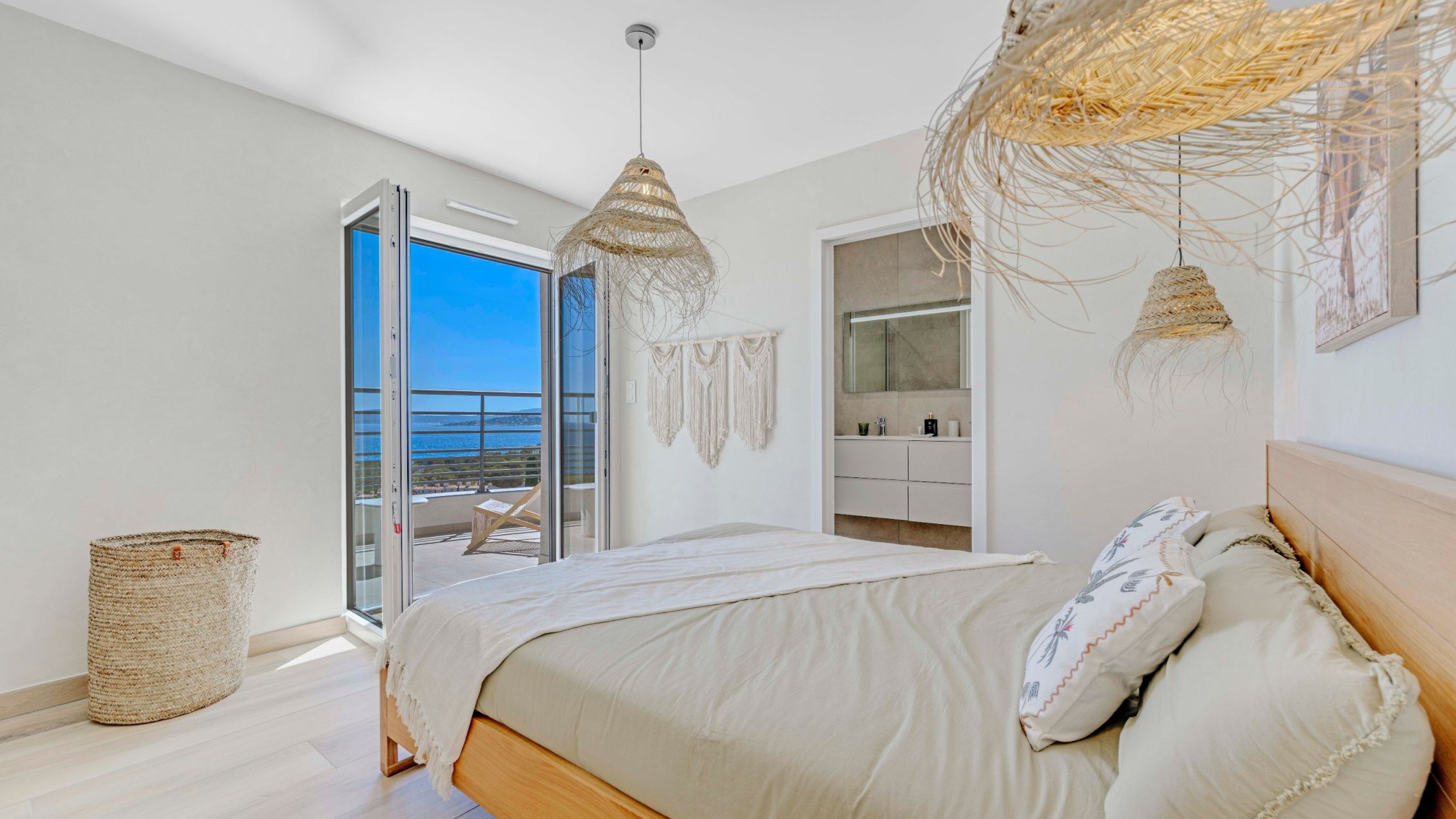 villa de luxe 6 Pièces en vente sur LES ISSAMBRES (83380)