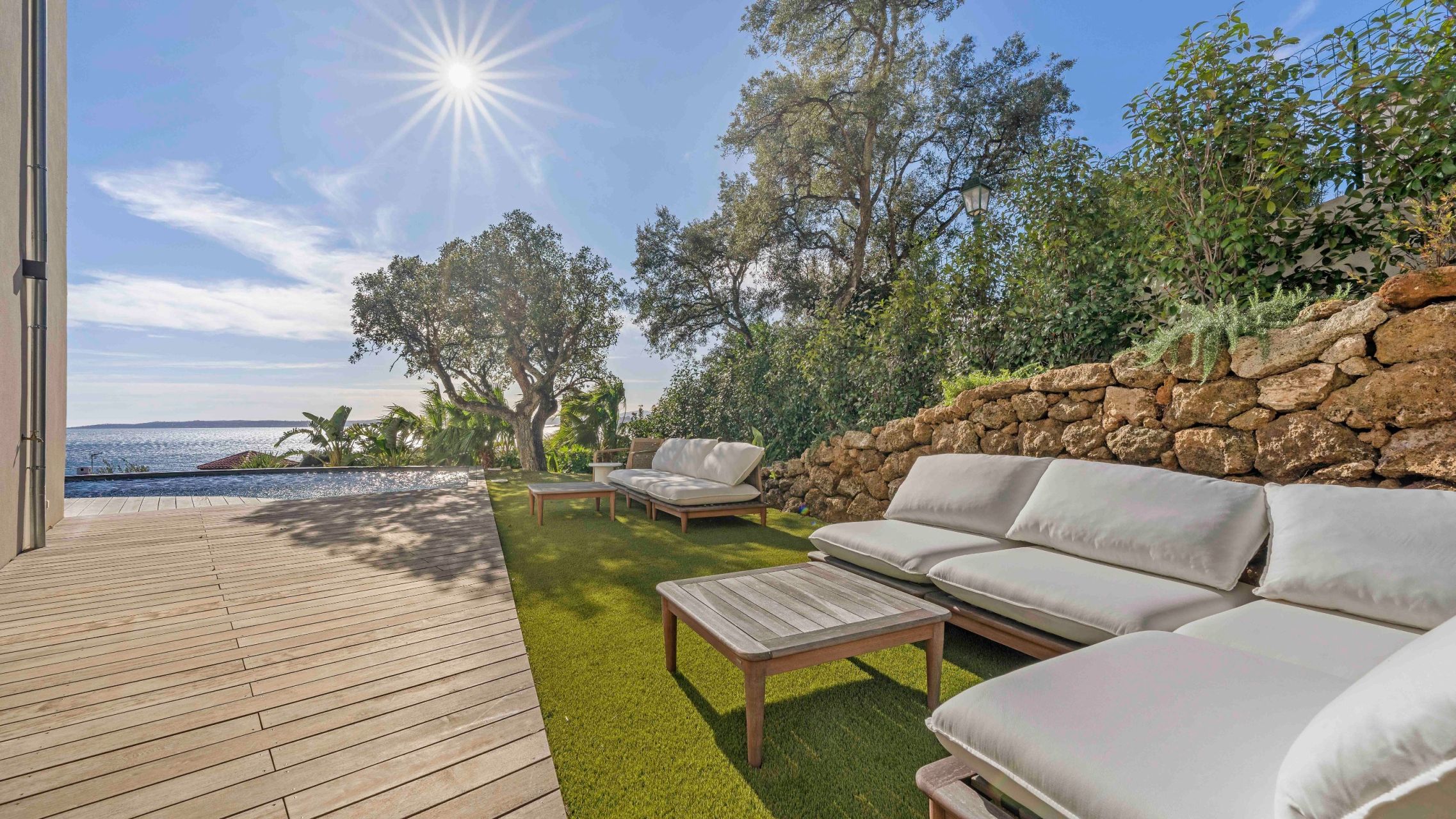 villa de luxe 6 Pièces en vente sur LES ISSAMBRES (83380)