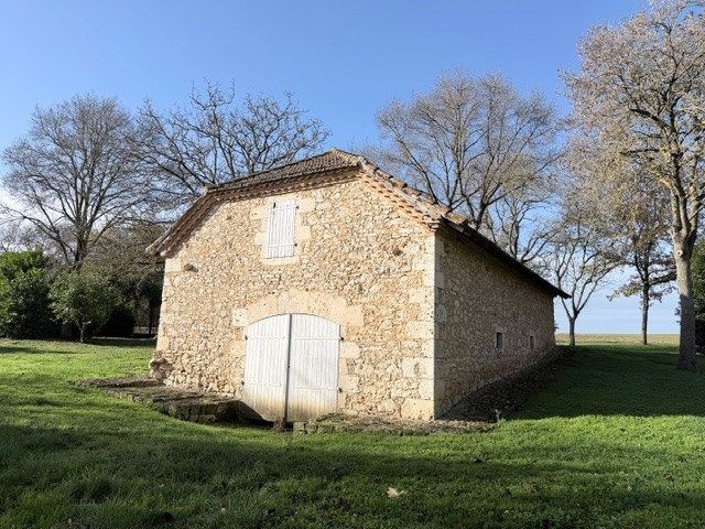 luxury house 8 Rooms for sale on SOLOMIAC (32120)