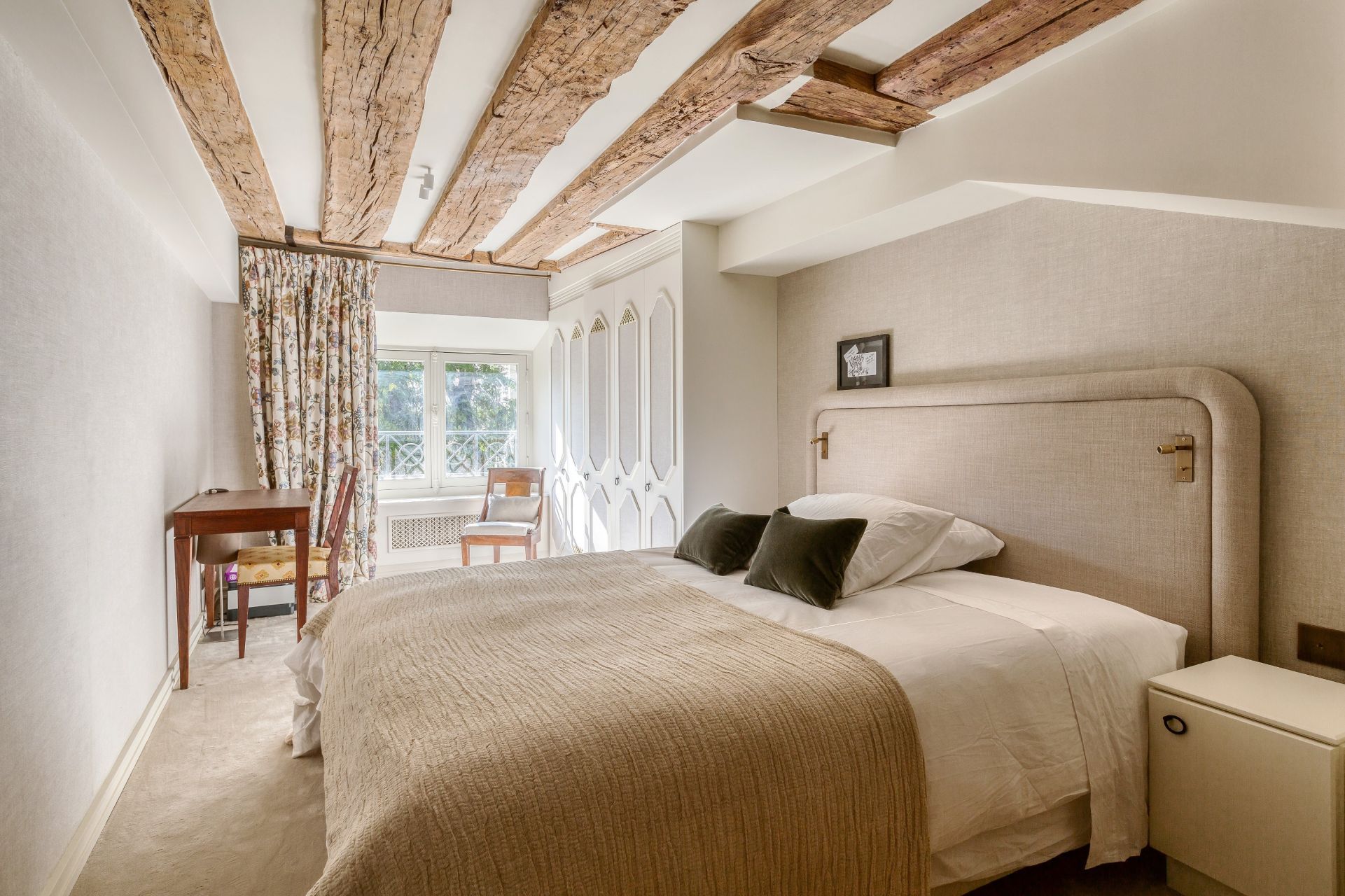 luxury apartment 7 Rooms for sale on PARIS (75007)