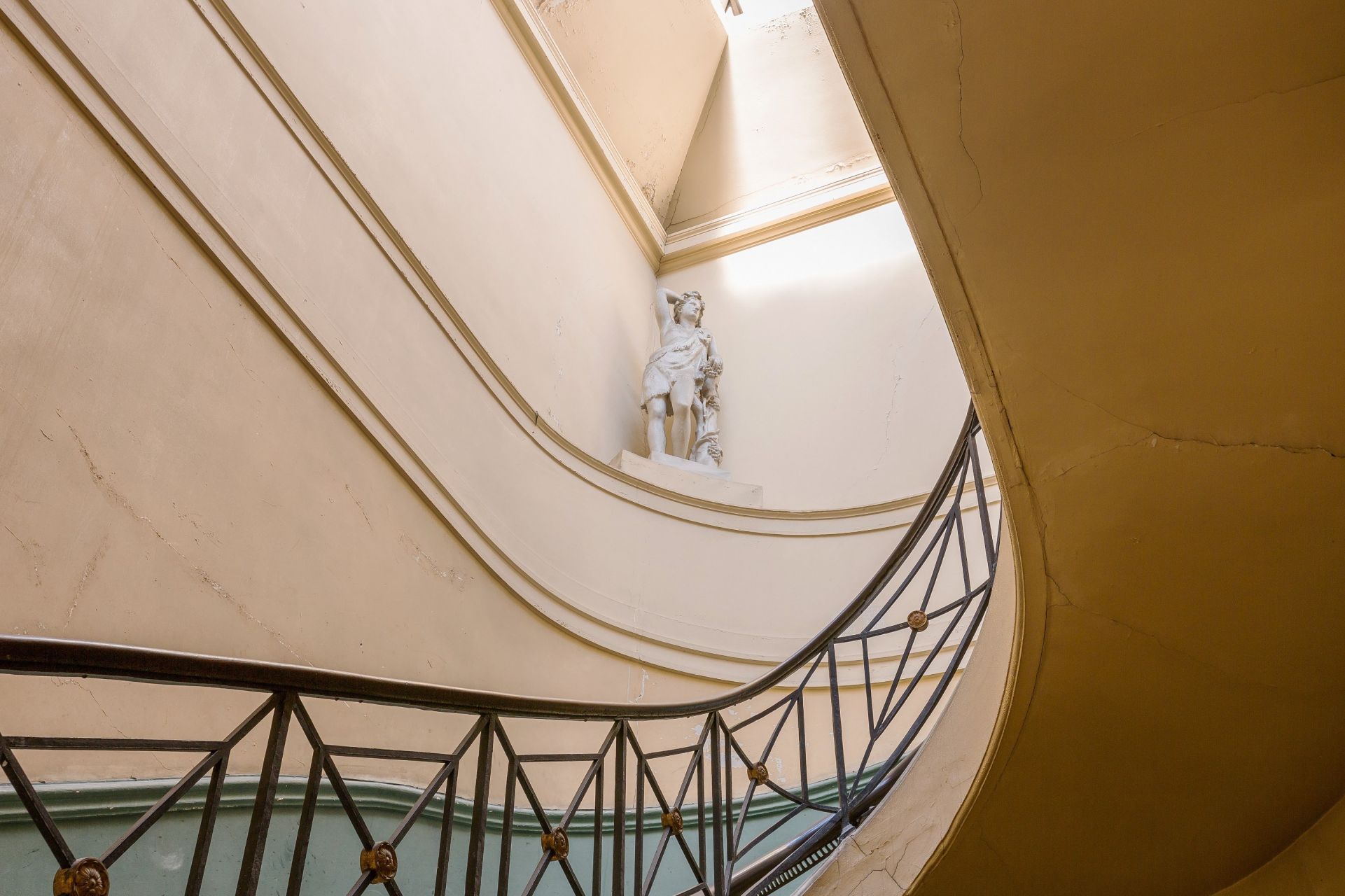 luxury apartment 7 Rooms for sale on PARIS (75007)