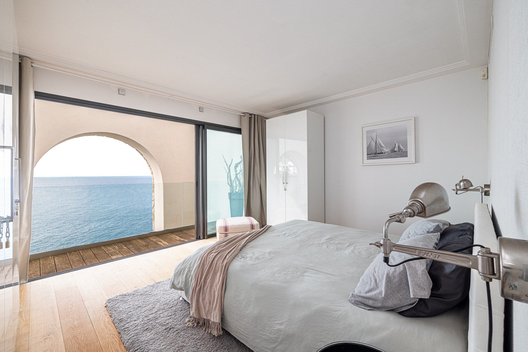 luxury apartment 4 Rooms for sale on NICE (06000)