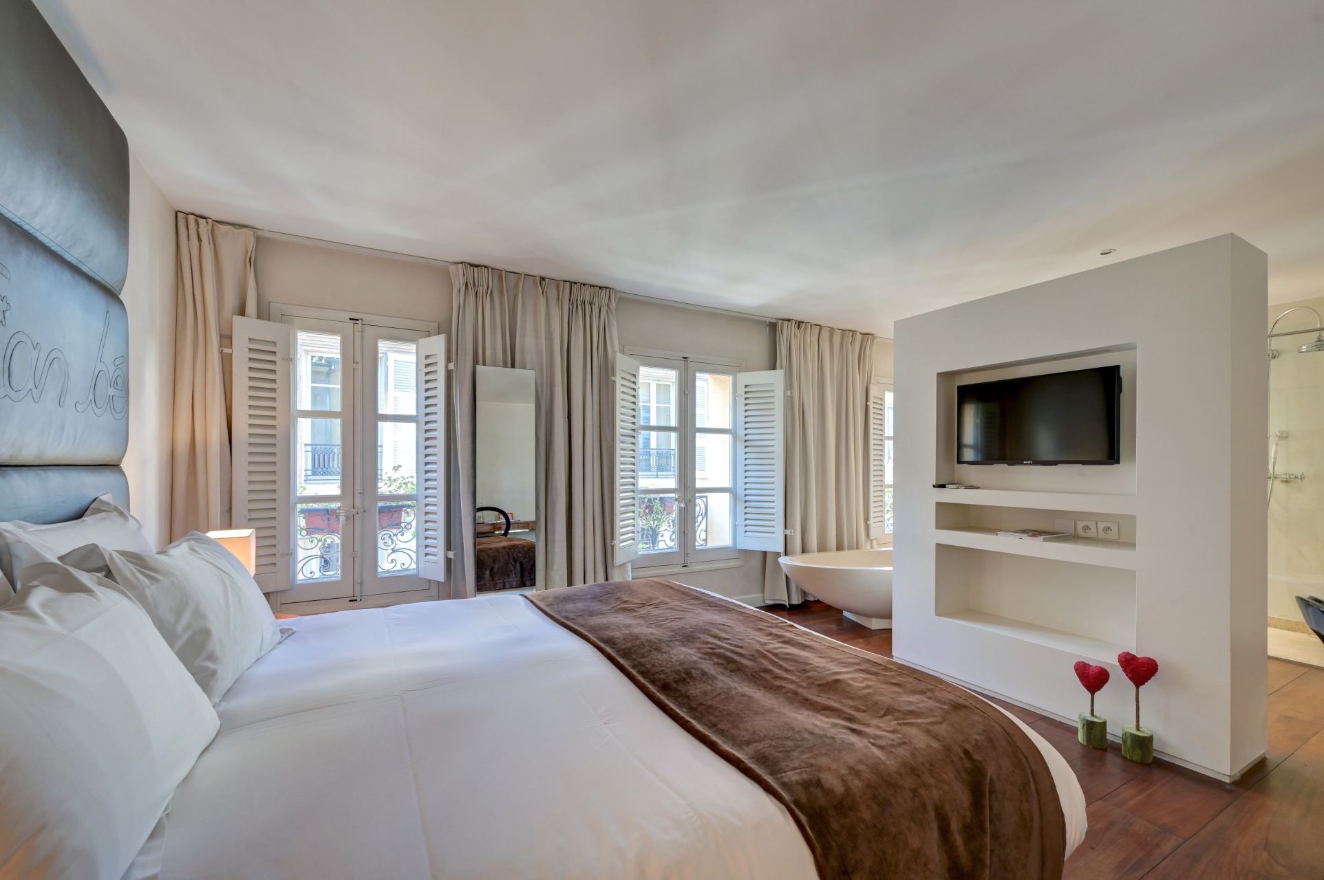luxury house 7 Rooms for sale on AIX EN PROVENCE (13100)