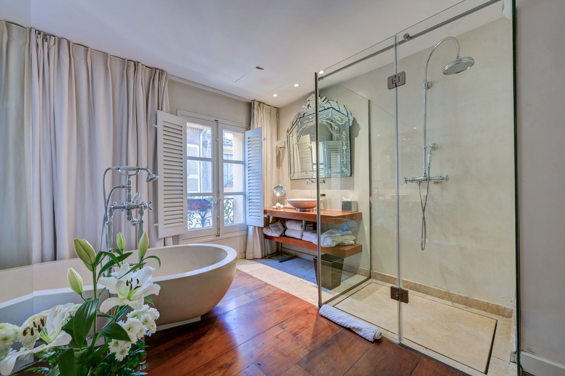 luxury house 7 Rooms for sale on AIX EN PROVENCE (13100)