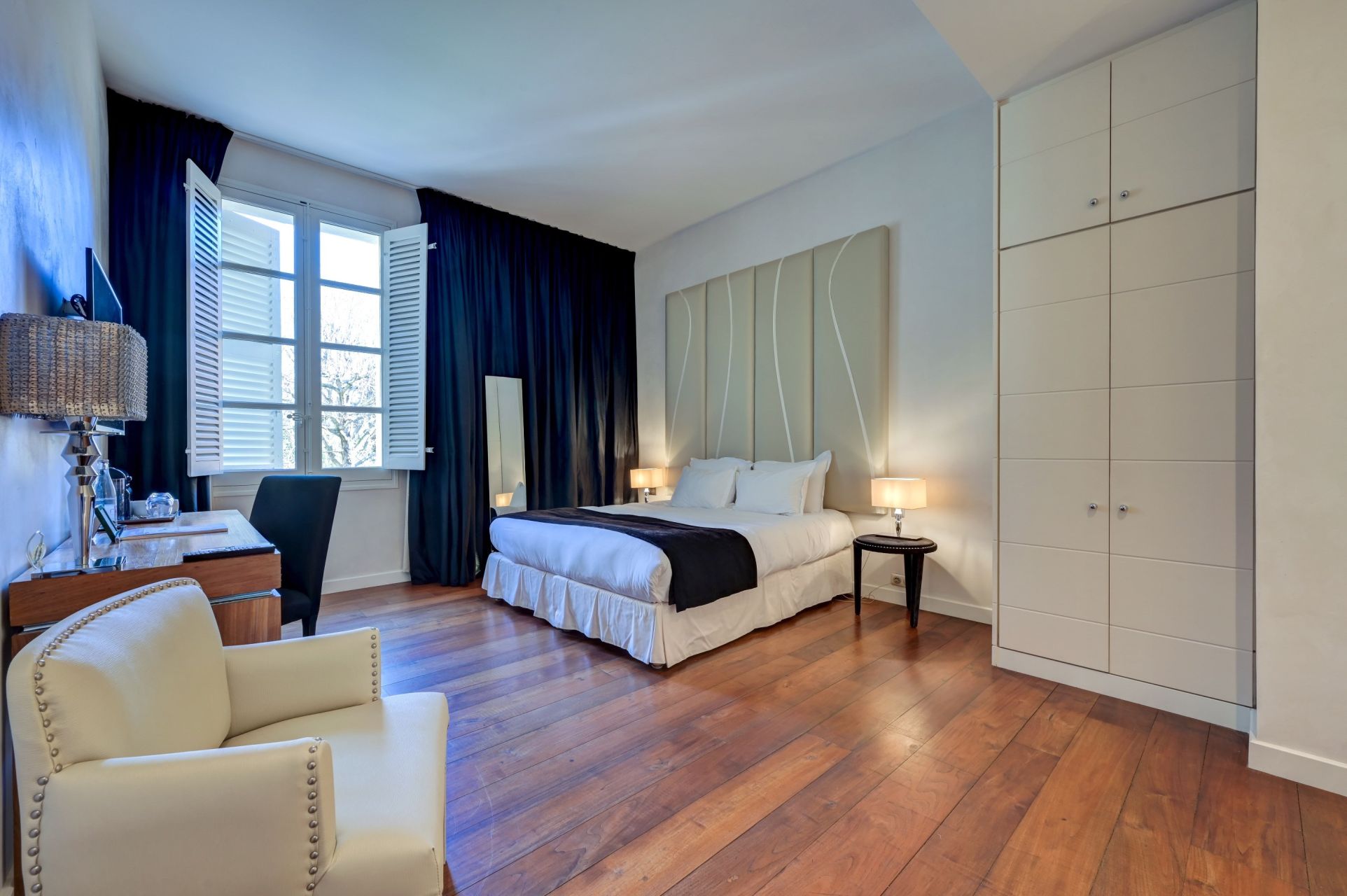 luxury house 7 Rooms for sale on AIX EN PROVENCE (13100)