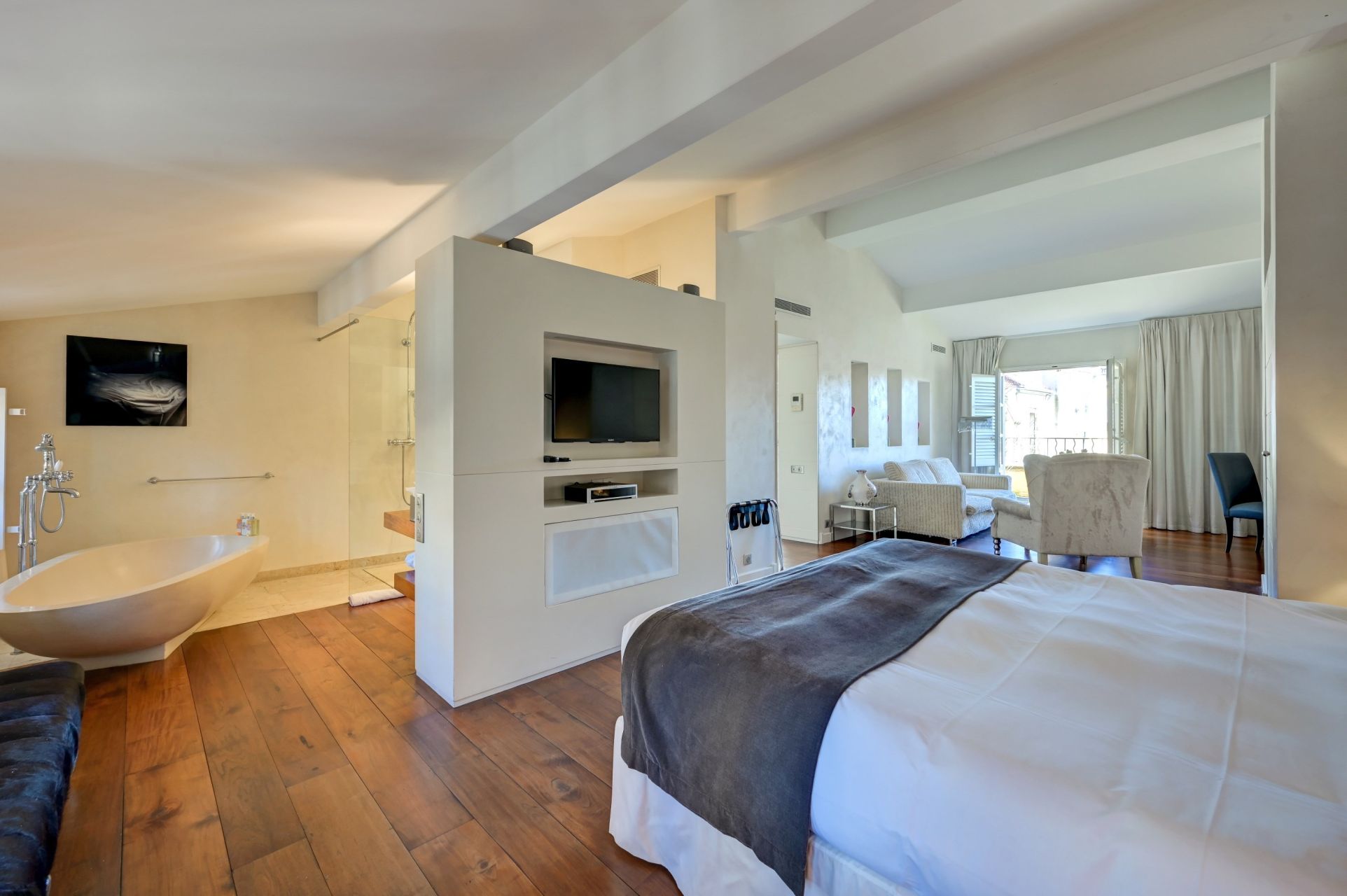 luxury house 7 Rooms for sale on AIX EN PROVENCE (13100)