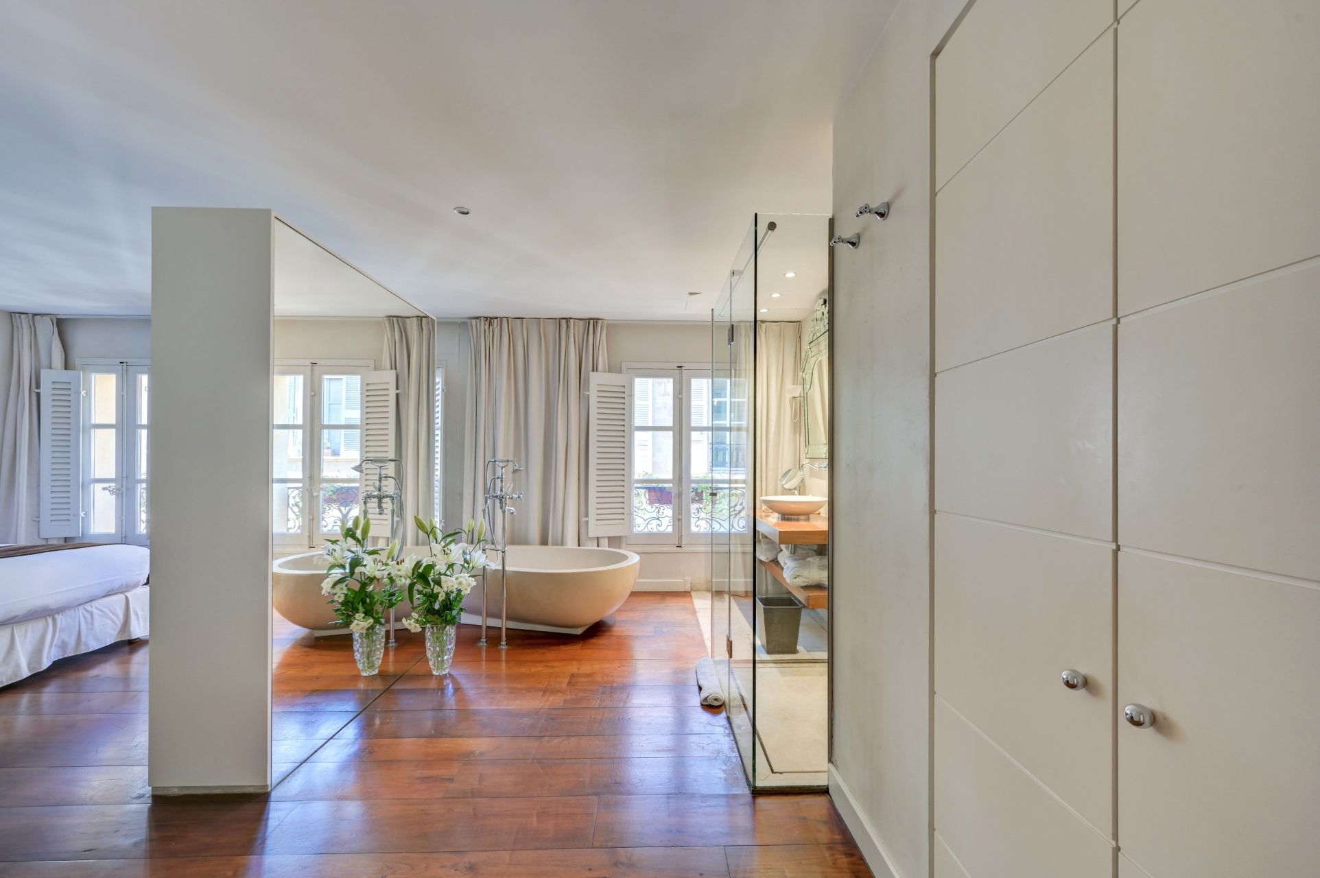 luxury house 7 Rooms for sale on AIX EN PROVENCE (13100)
