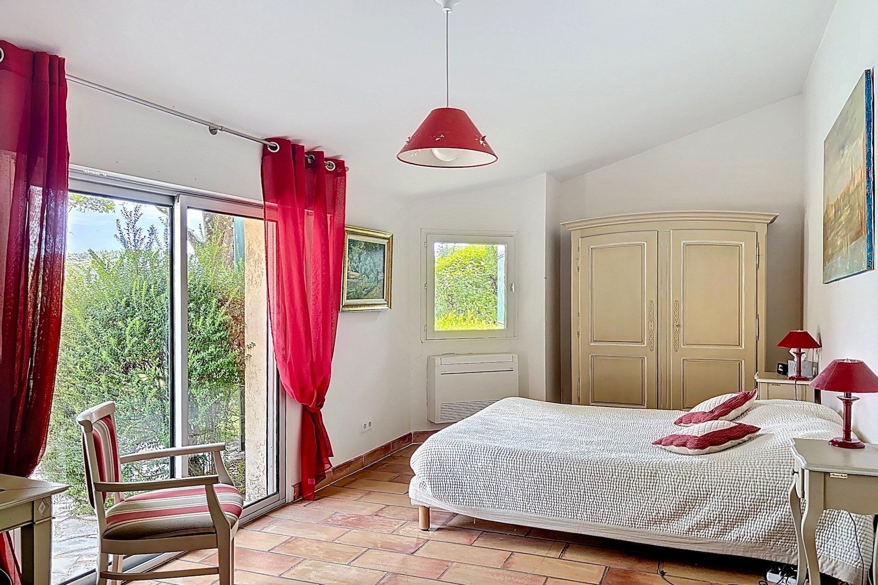 luxury house 8 Rooms for sale on UZES (30700)