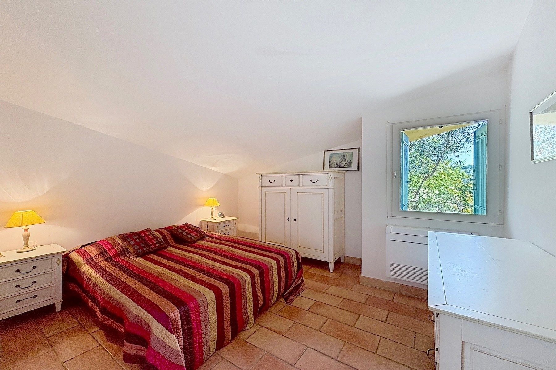 luxury house 8 Rooms for sale on UZES (30700)