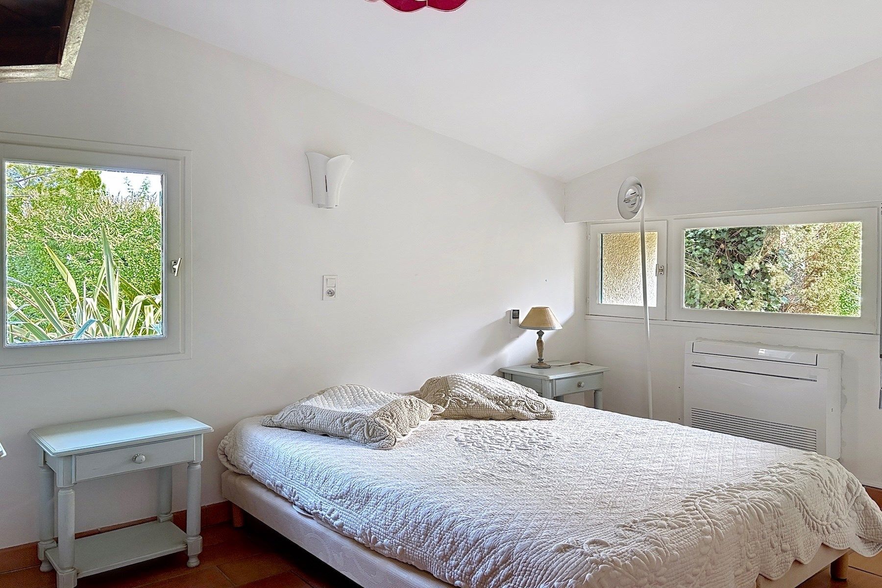 luxury house 8 Rooms for sale on UZES (30700)