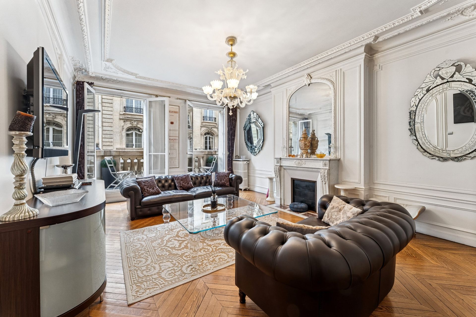 luxury apartment 6 Rooms for sale on PARIS (75116)