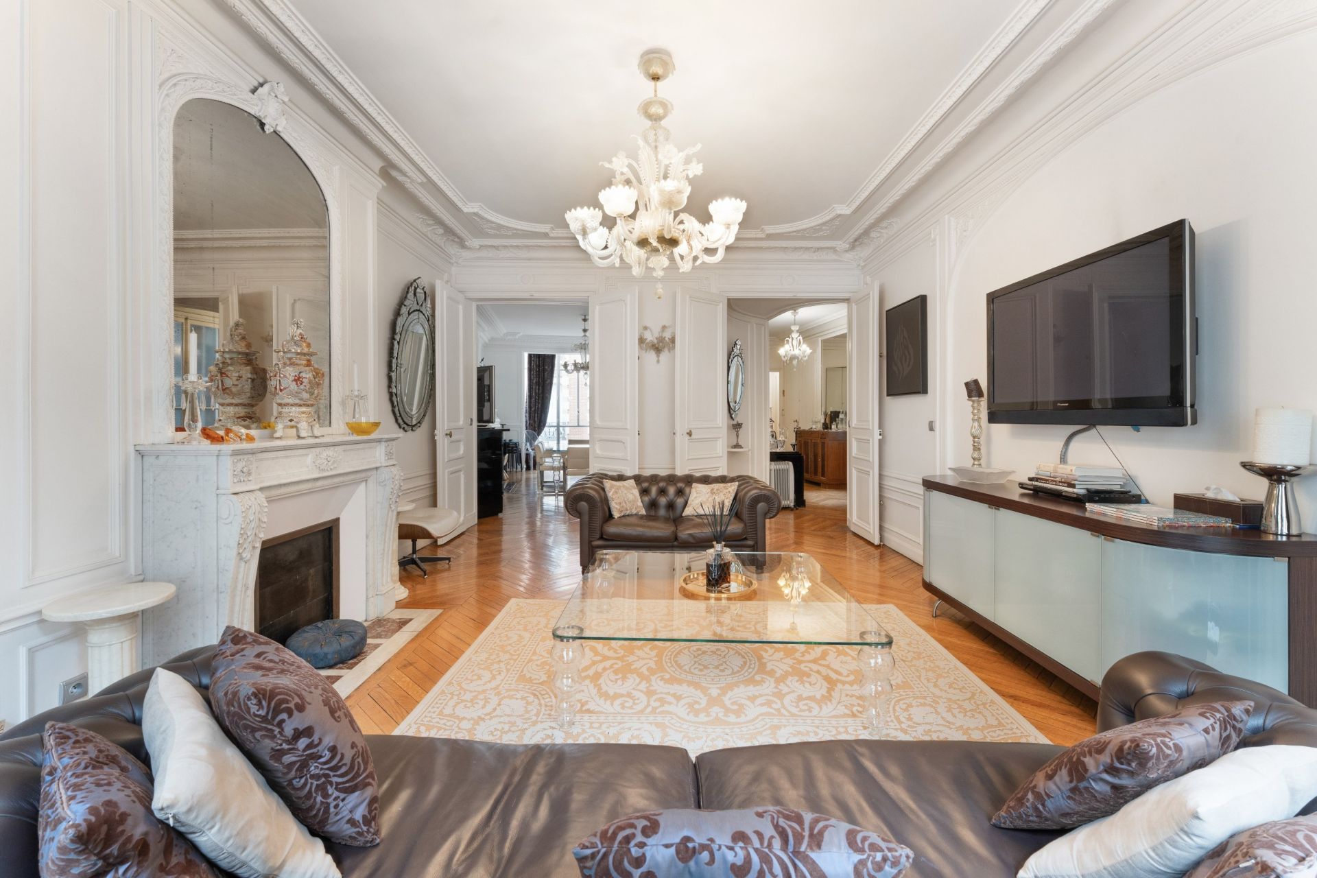 luxury apartment 6 Rooms for sale on PARIS (75116)