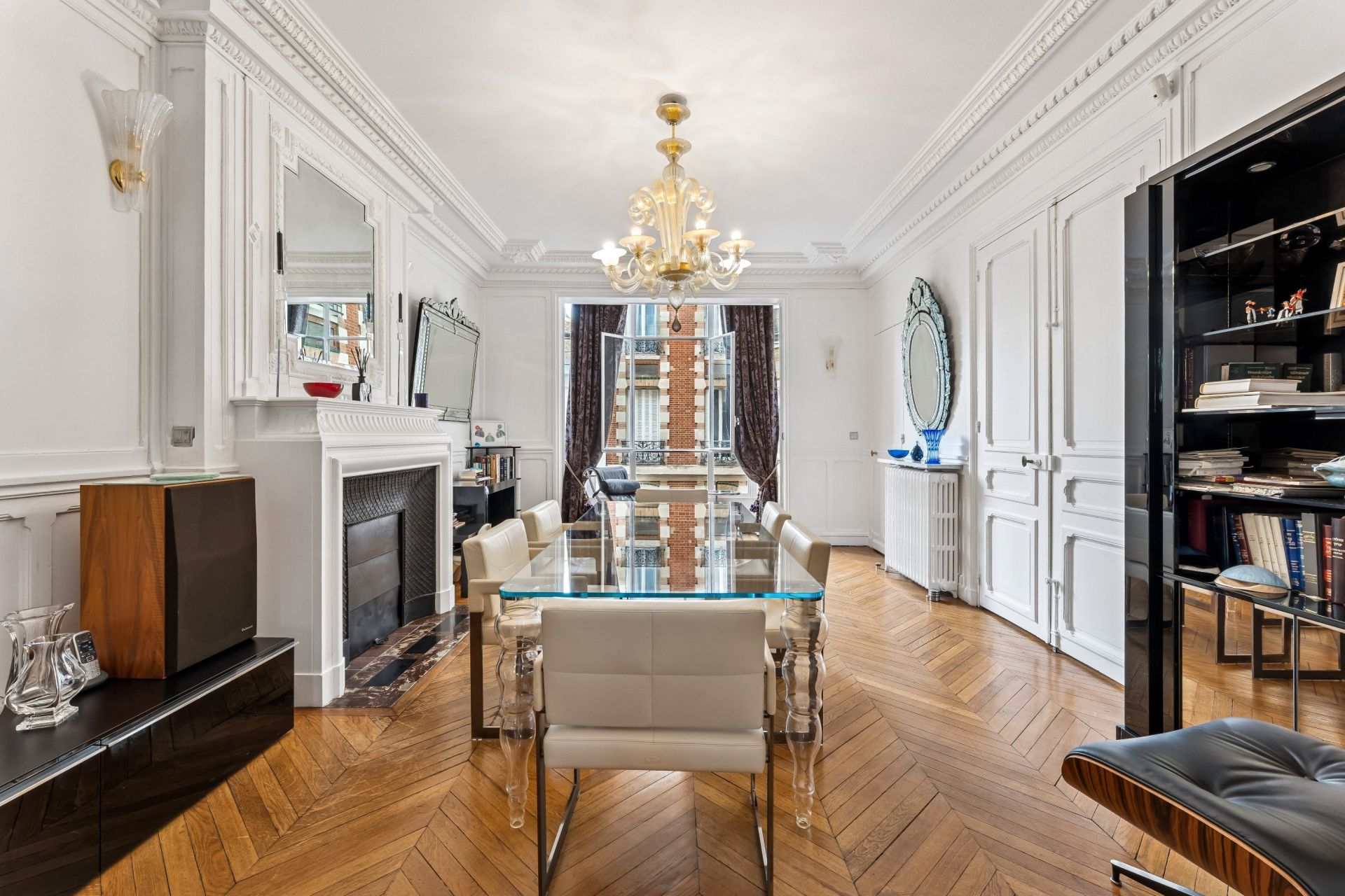 luxury apartment 6 Rooms for sale on PARIS (75116)