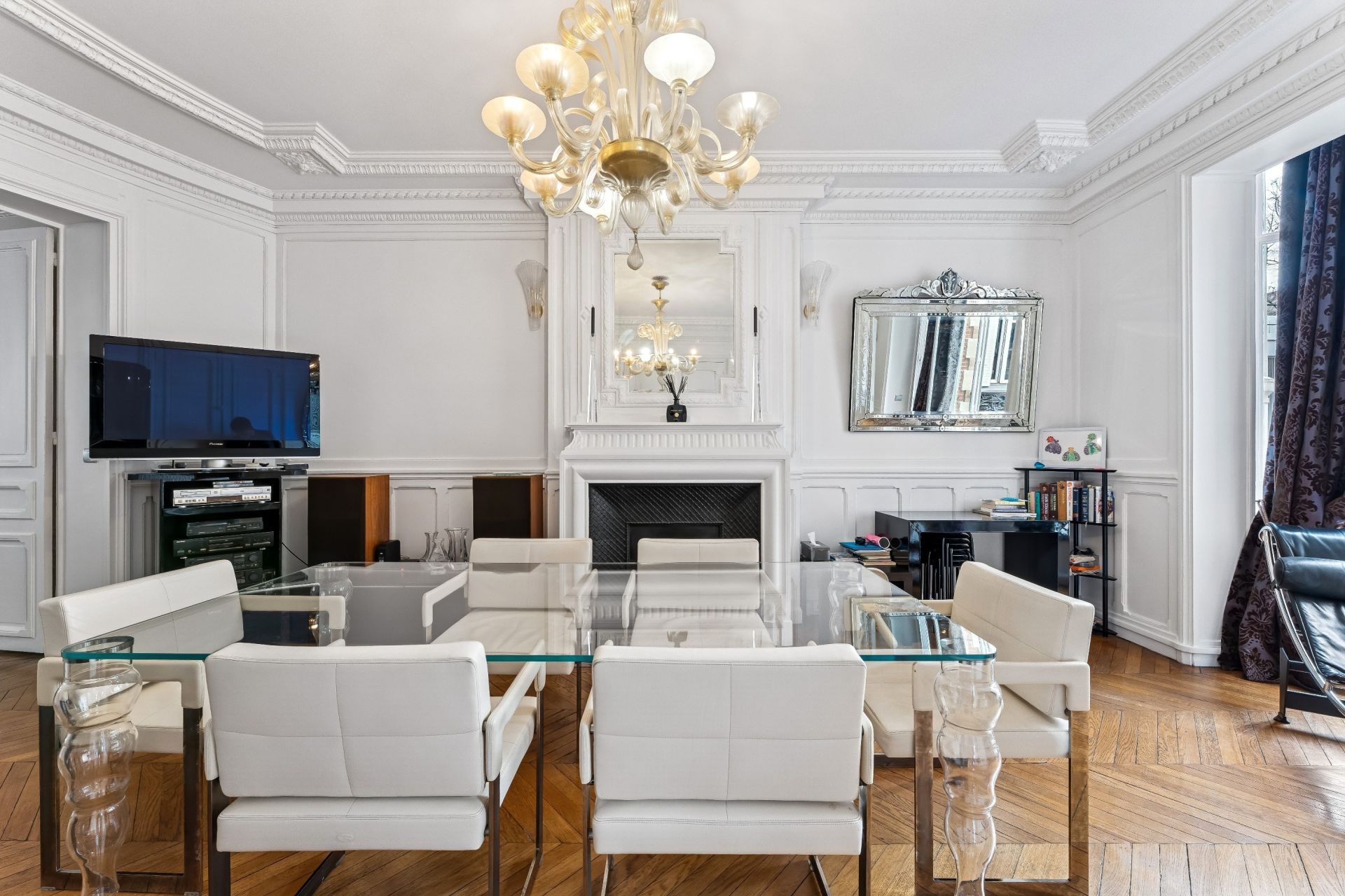 luxury apartment 6 Rooms for sale on PARIS (75116)