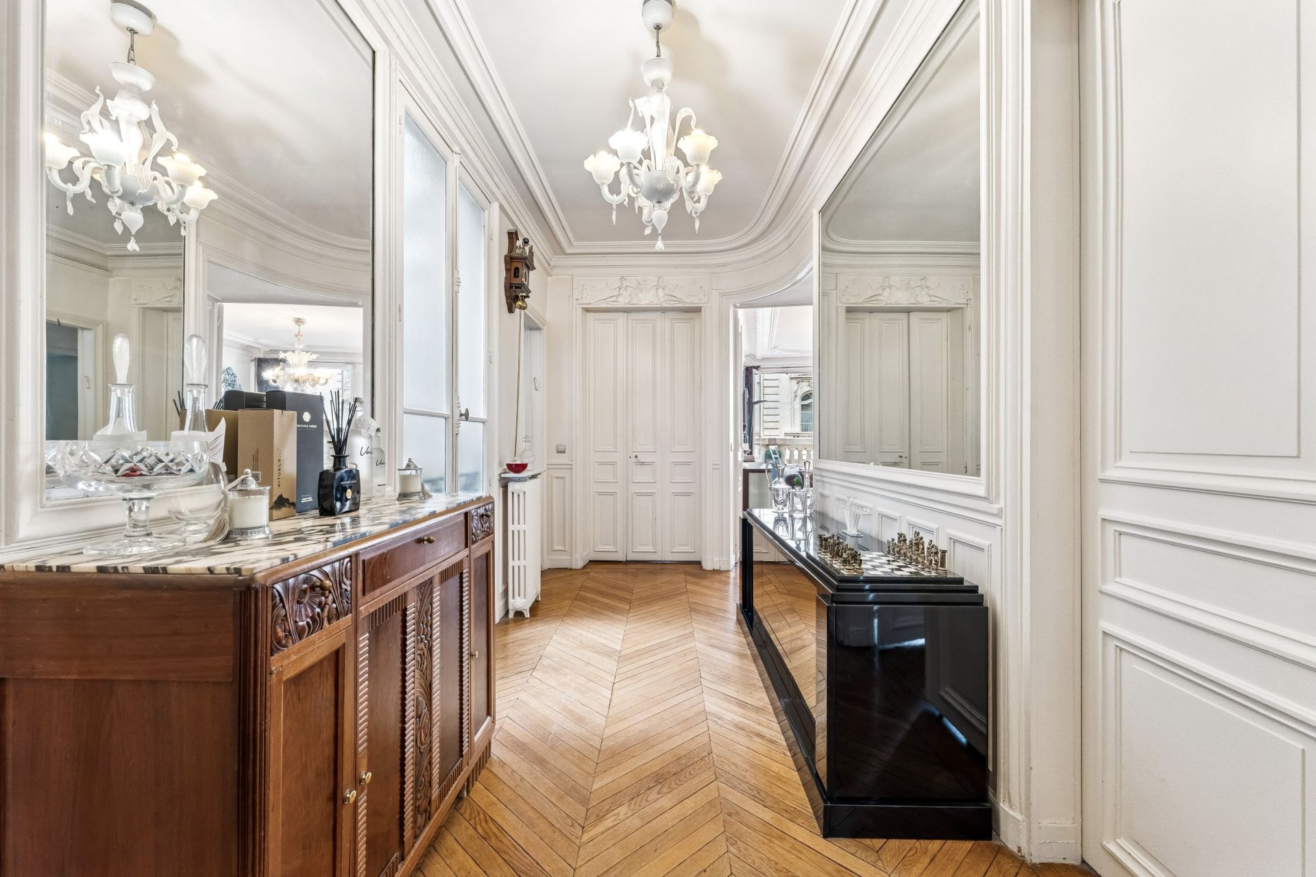 luxury apartment 6 Rooms for sale on PARIS (75116)