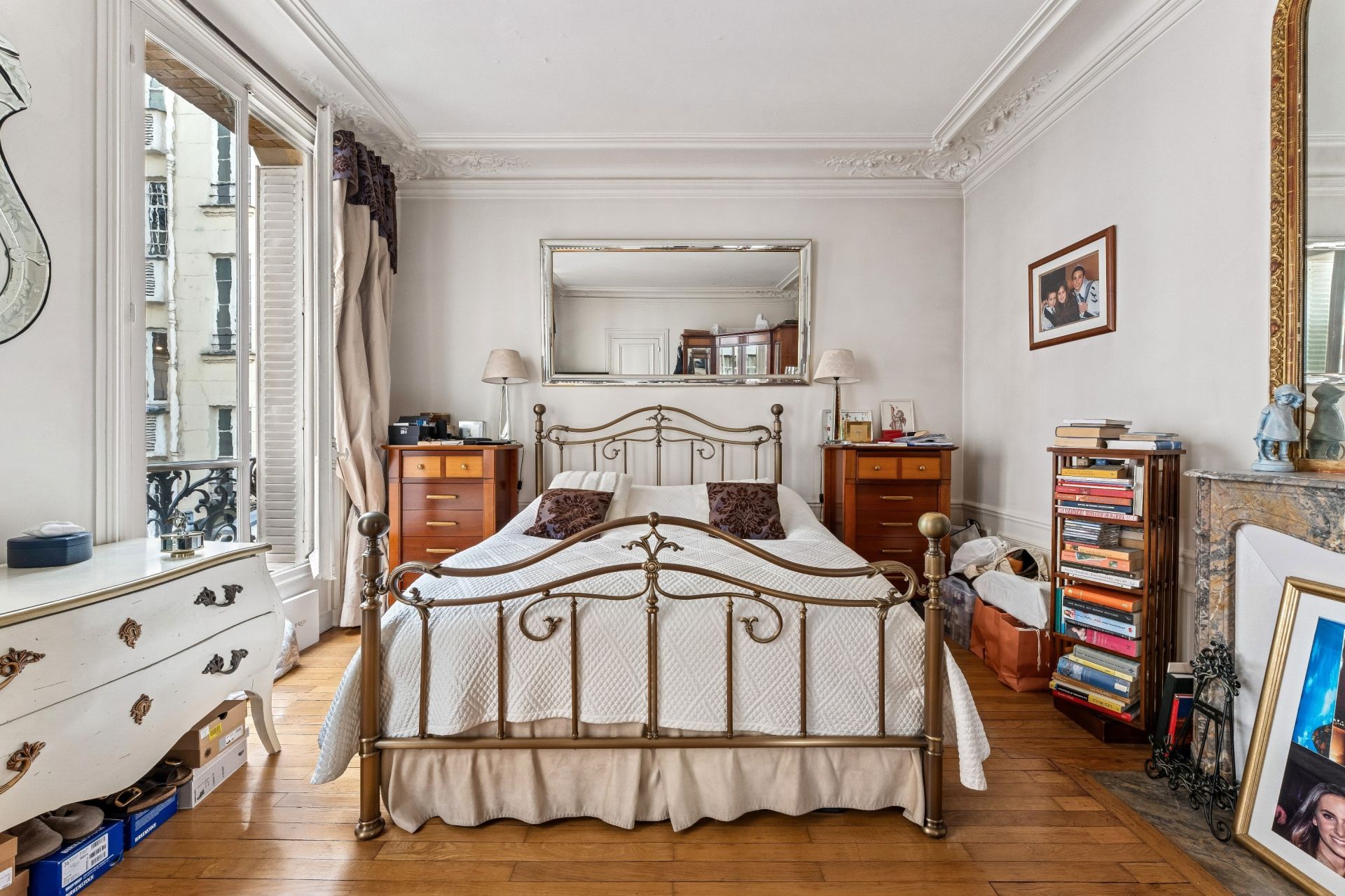 luxury apartment 6 Rooms for sale on PARIS (75116)