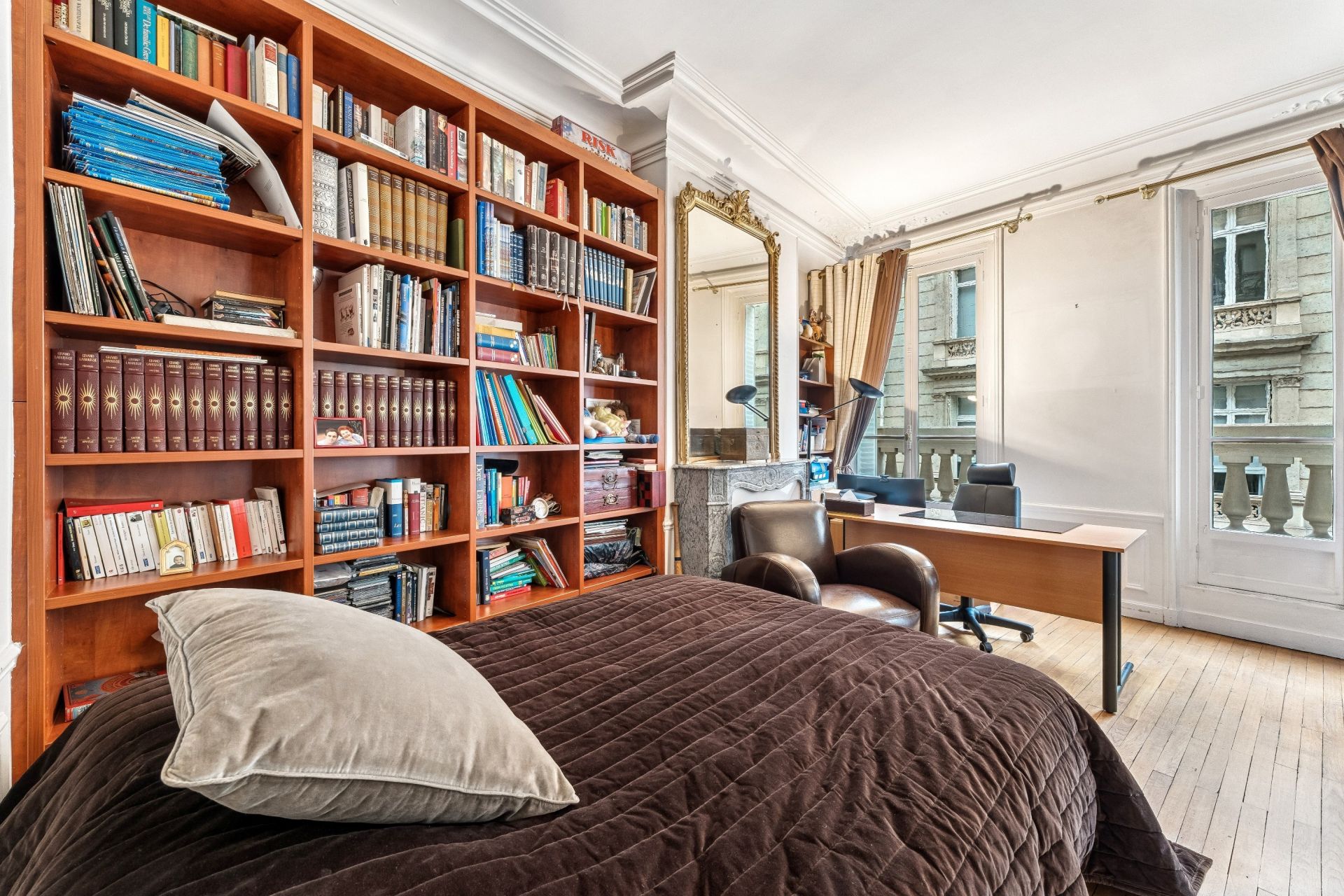 luxury apartment 6 Rooms for sale on PARIS (75116)