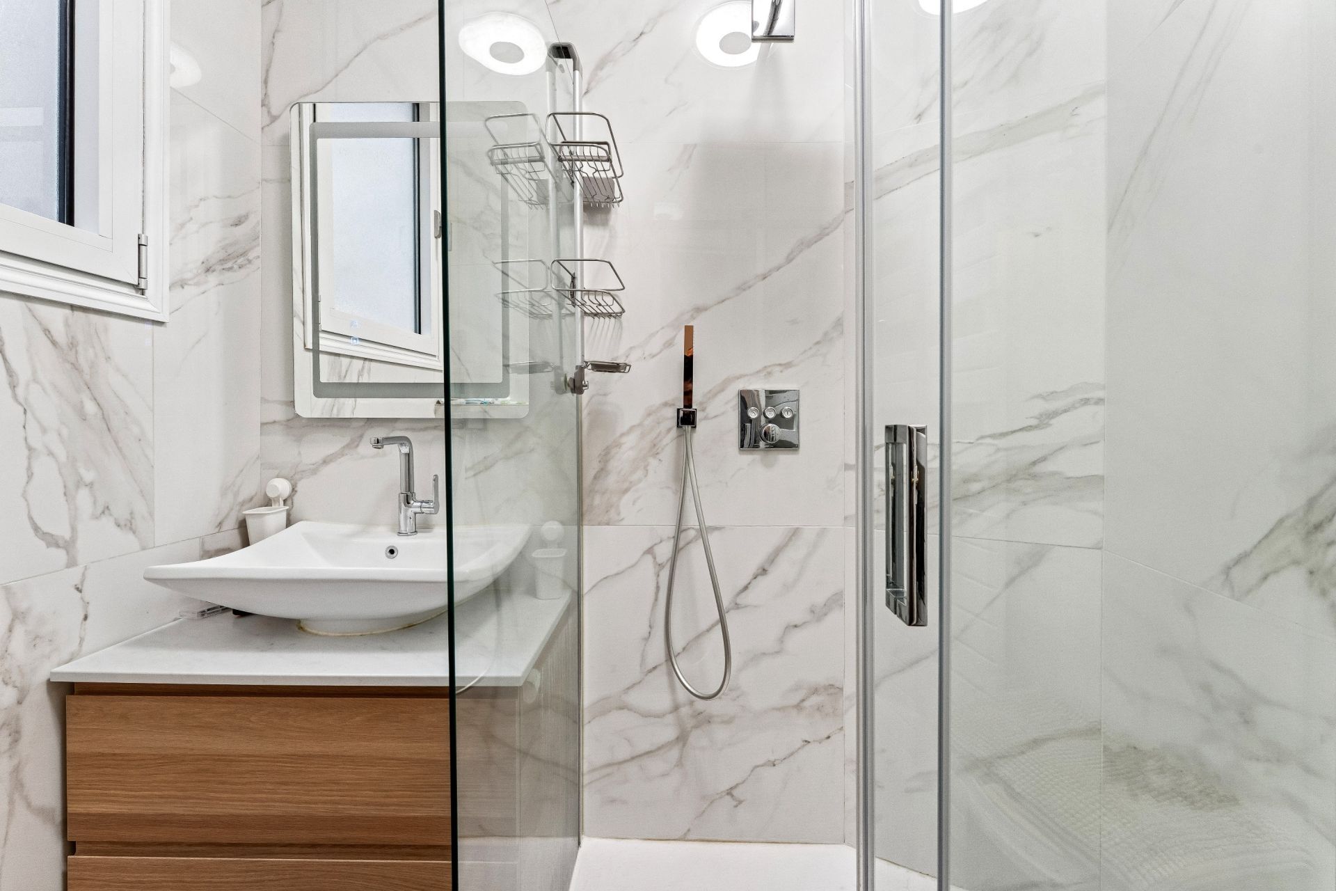 luxury apartment 6 Rooms for sale on PARIS (75116)