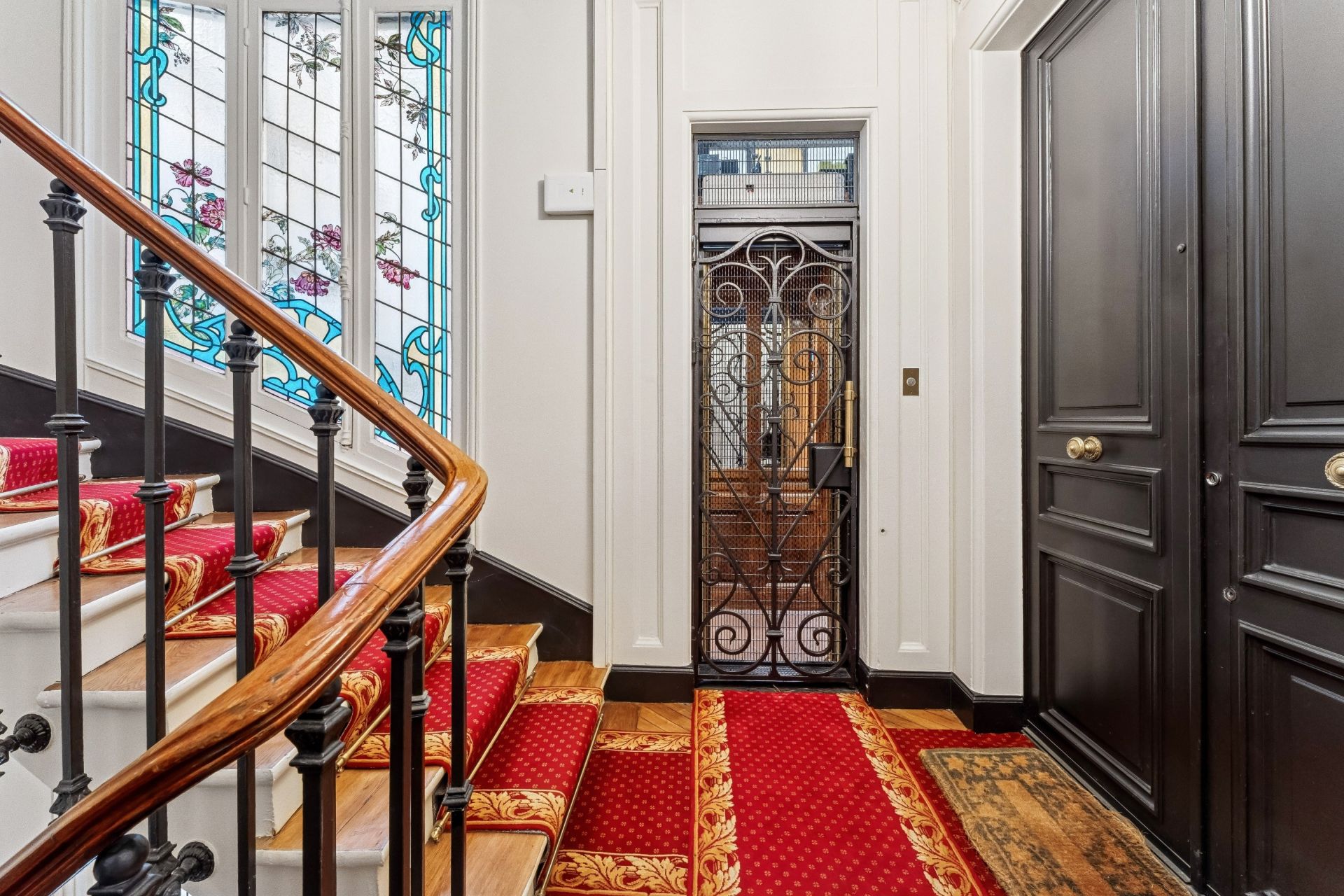 luxury apartment 6 Rooms for sale on PARIS (75116)