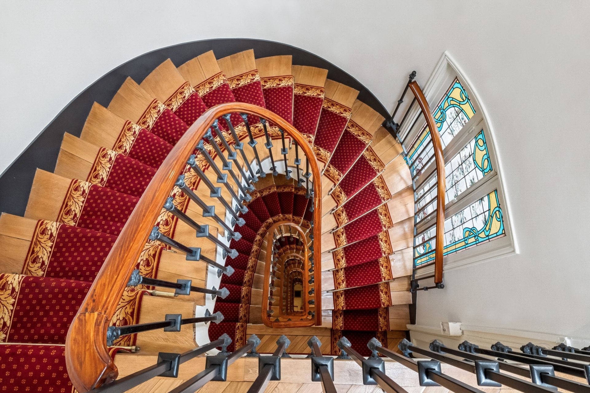 luxury apartment 6 Rooms for sale on PARIS (75116)