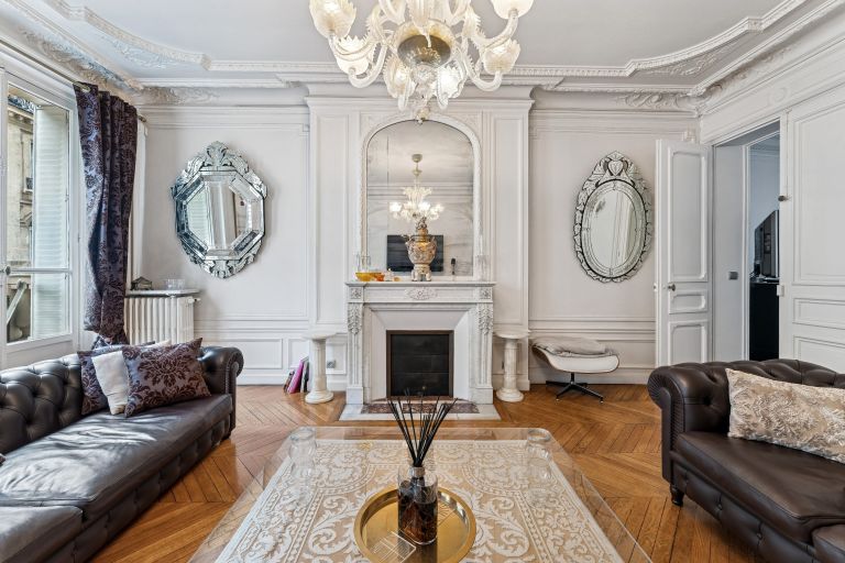 luxury apartment 6 Rooms for sale on PARIS (75116)