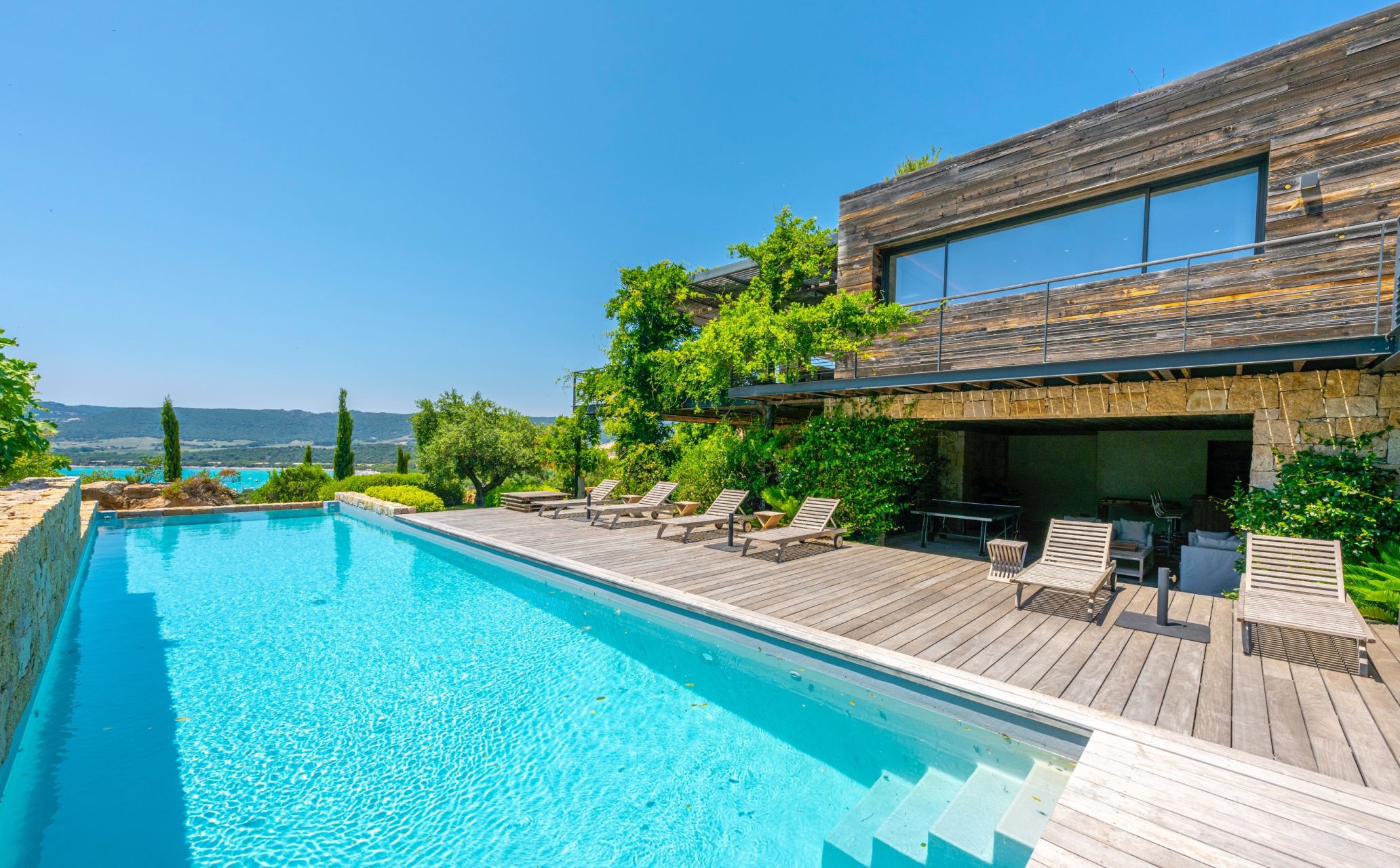 luxury villa 9 Rooms for sale on PORTO VECCHIO (20137)