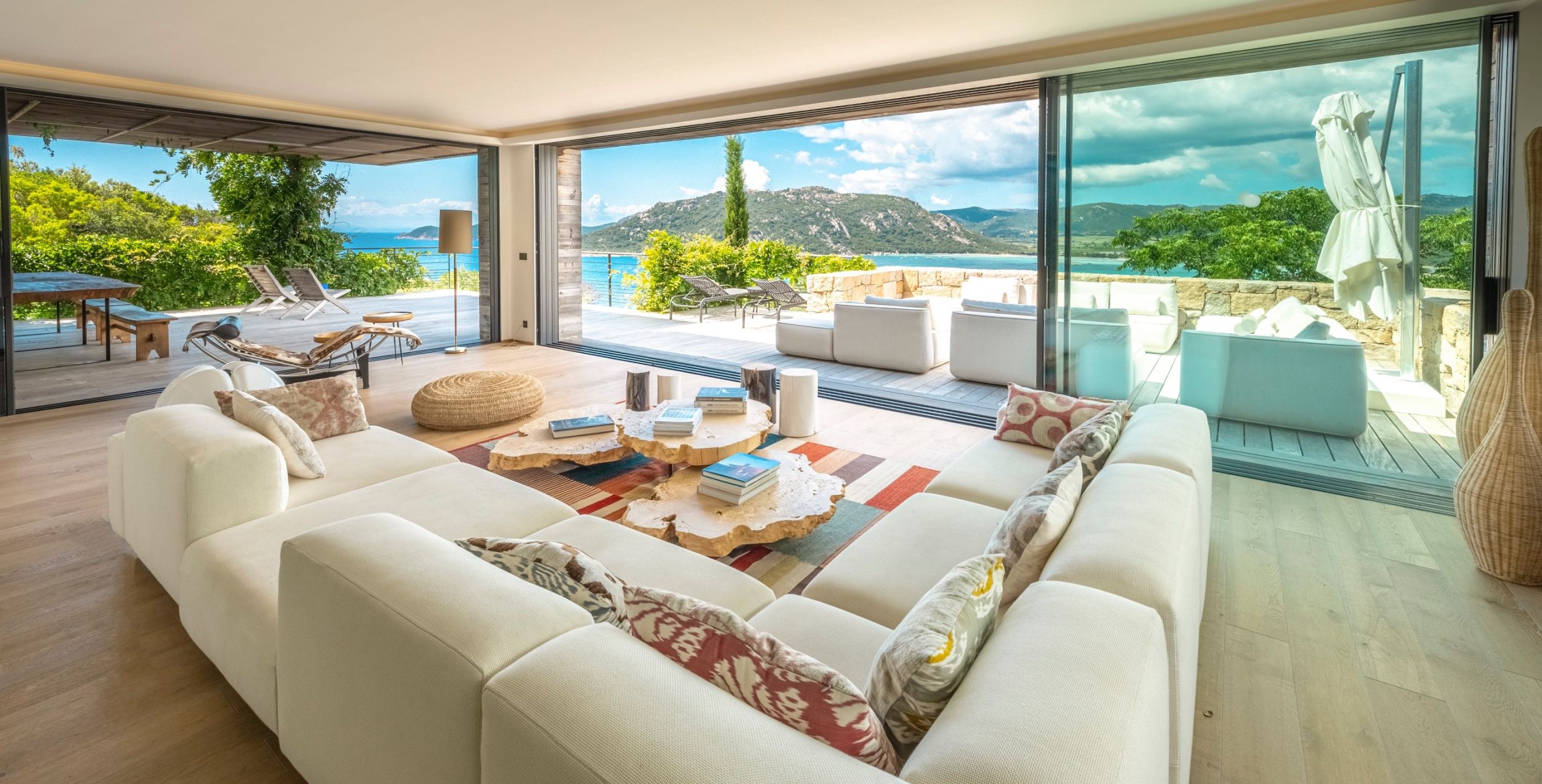 luxury villa 9 Rooms for sale on PORTO VECCHIO (20137)