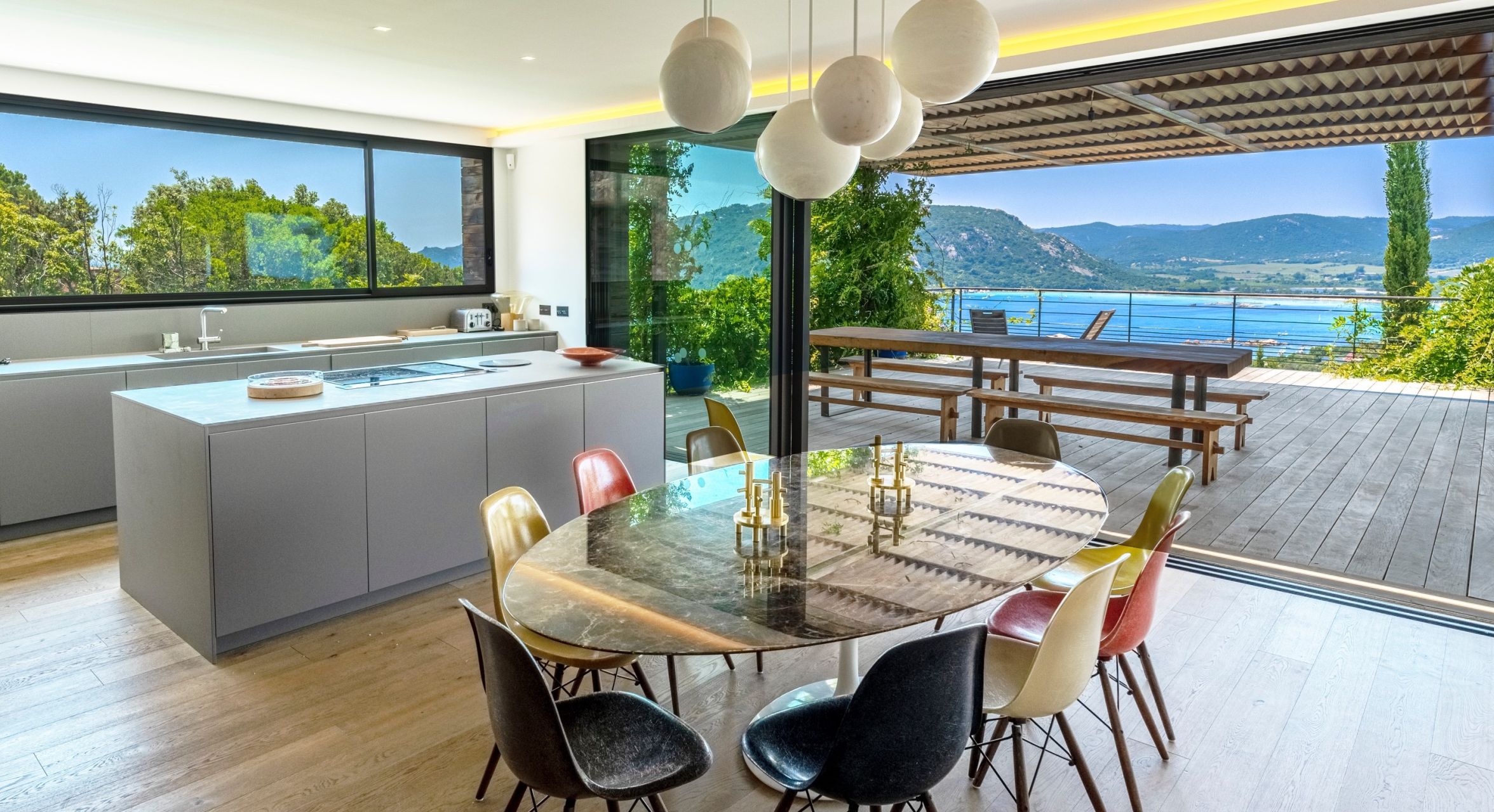 luxury villa 9 Rooms for sale on PORTO VECCHIO (20137)