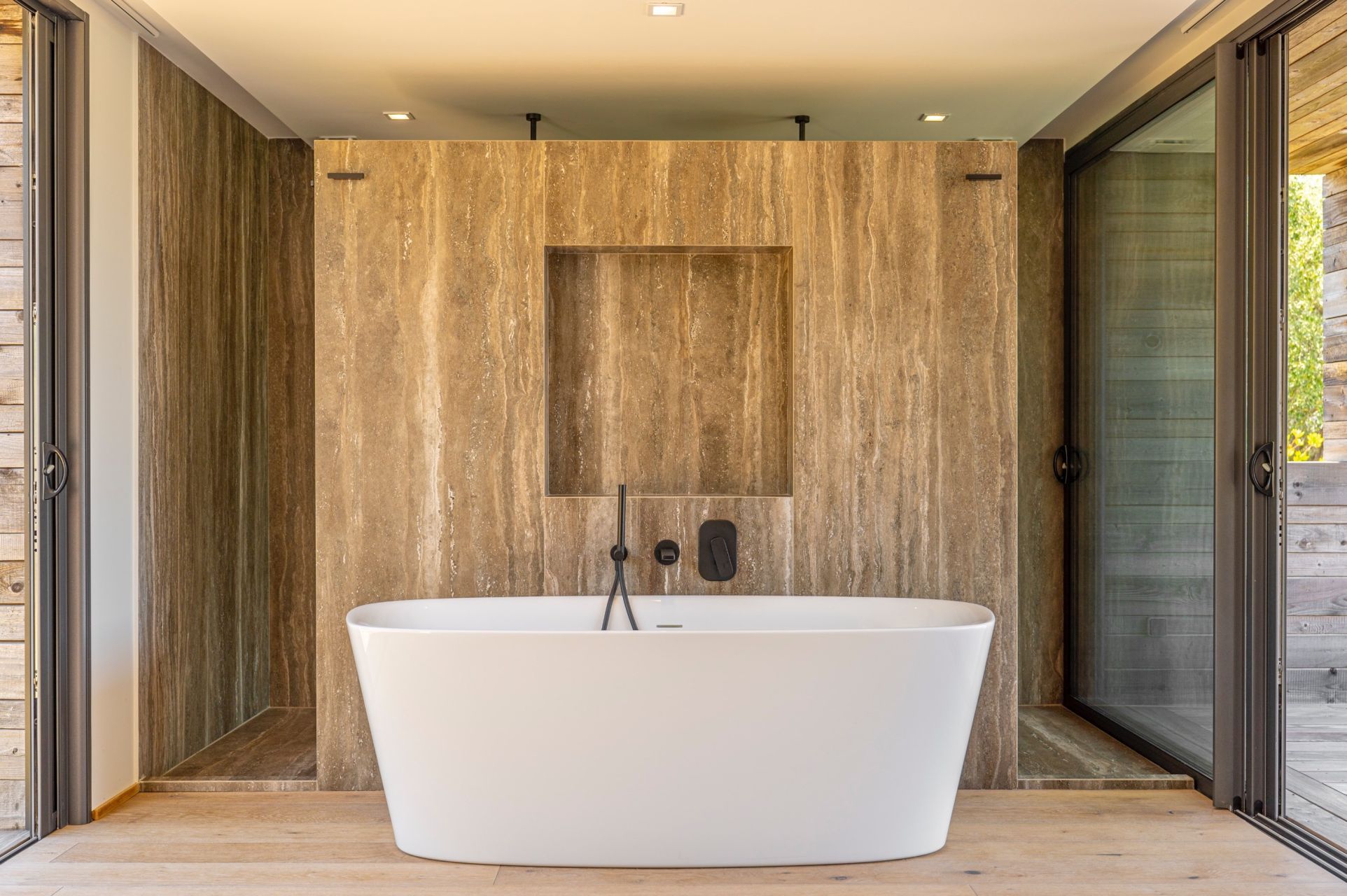 luxury villa 9 Rooms for sale on PORTO VECCHIO (20137)