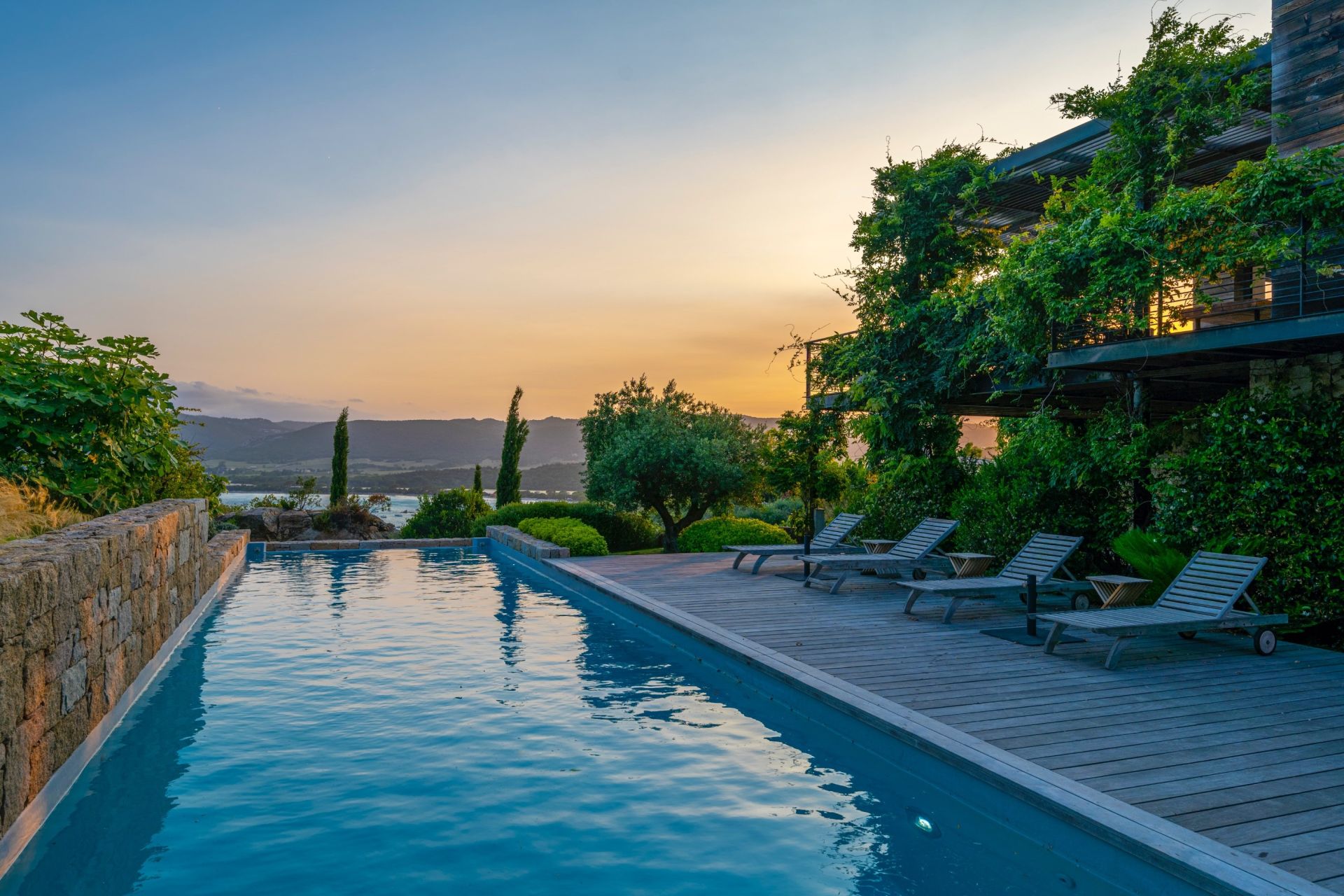 luxury villa 9 Rooms for sale on PORTO VECCHIO (20137)