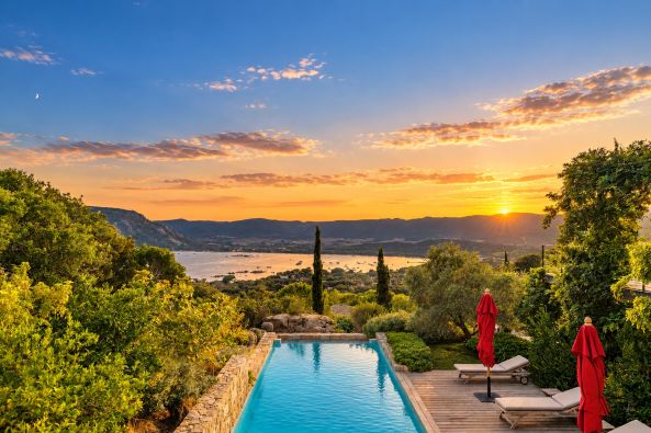 luxury villa 9 Rooms for sale on PORTO VECCHIO (20137)