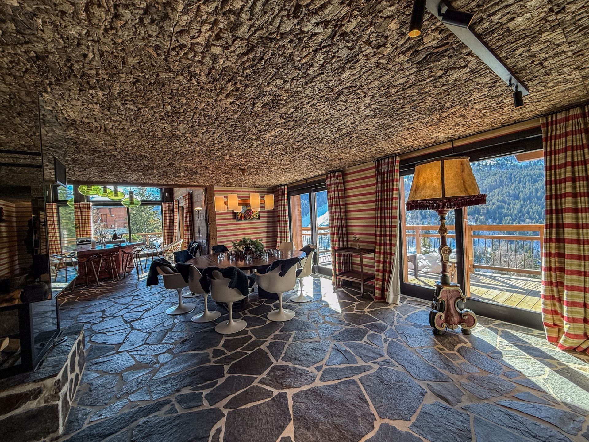 appartement de luxe 8 Pièces en location saisonnière sur MERIBEL LES ALLUES (73550)