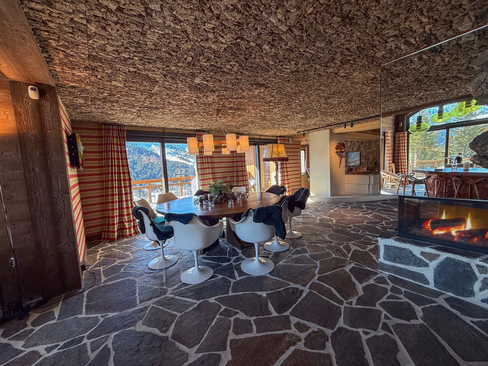 chalet de luxe 8 Pièces en location saisonnière sur MERIBEL LES ALLUES (73550)